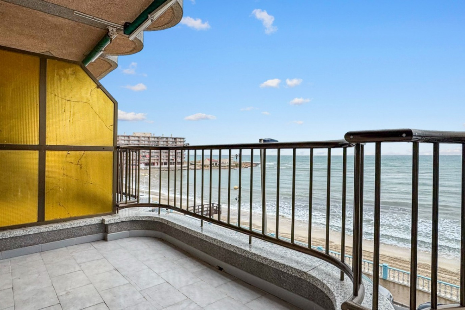Odsprzedaż - Mieszkanie w bloku - Torrevieja - Playa de los Locos