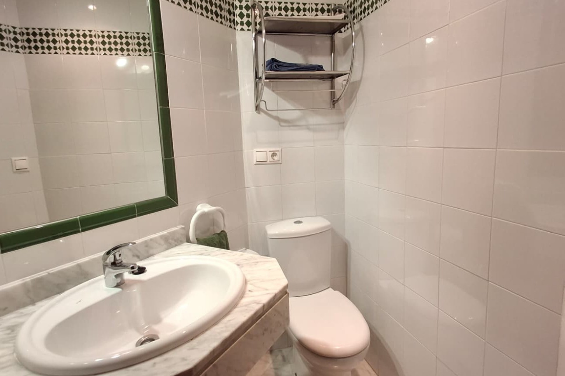 Odsprzedaż - Mieszkanie w bloku - Torrevieja - Playa de los Locos