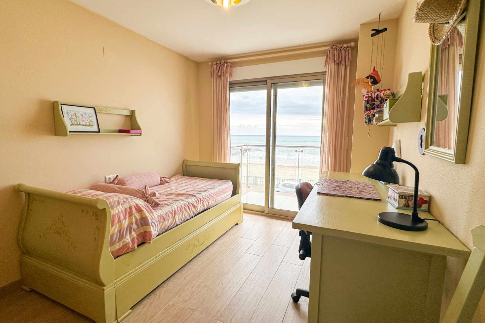 Odsprzedaż - Mieszkanie w bloku - Torrevieja - Playa de los Locos