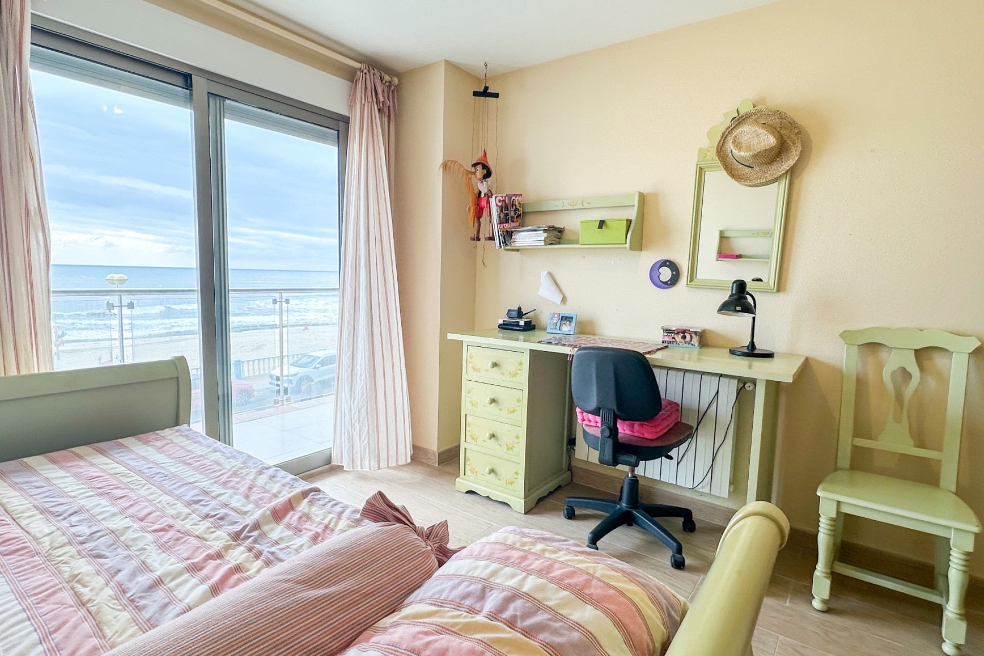 Odsprzedaż - Mieszkanie w bloku - Torrevieja - Playa de los Locos