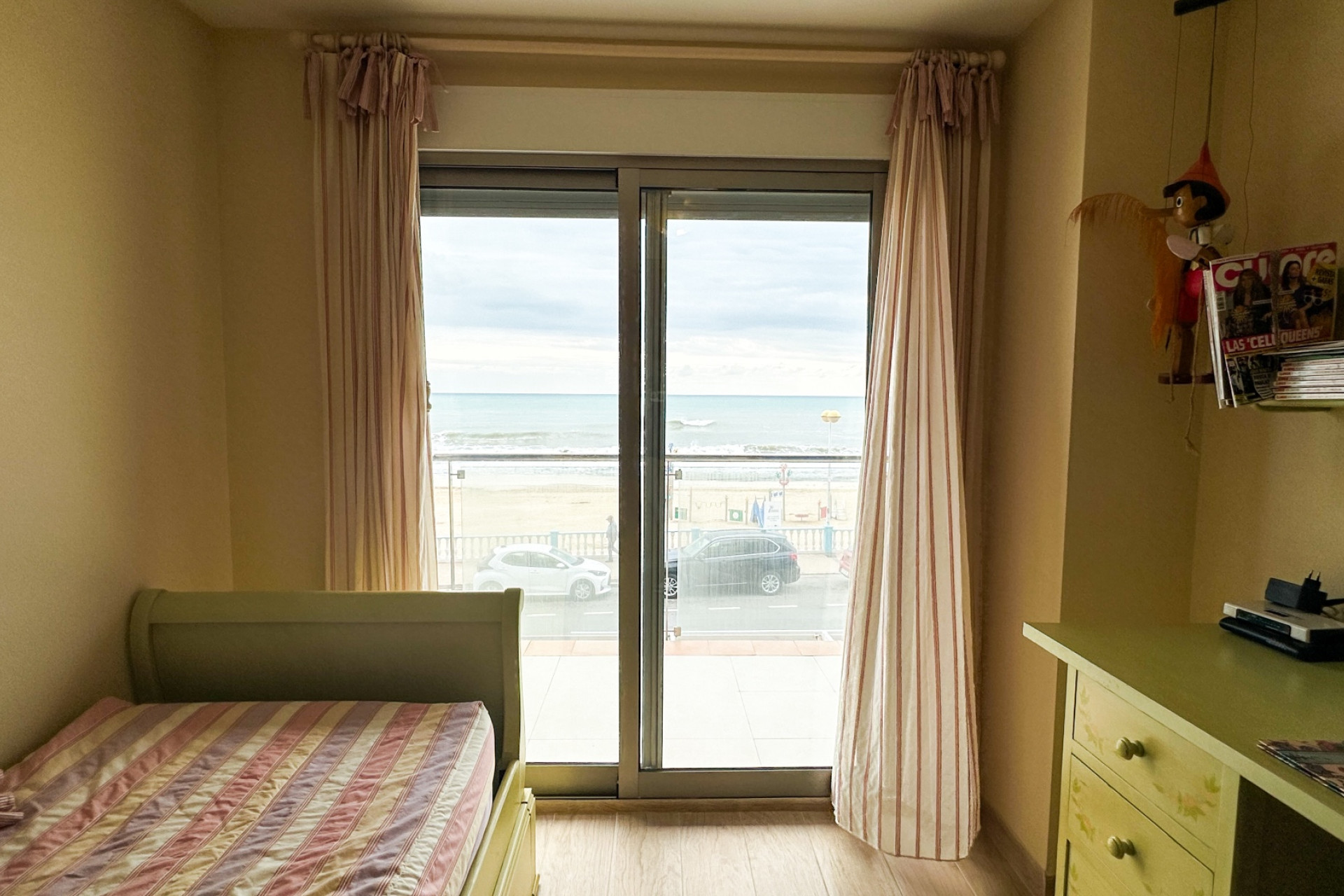 Odsprzedaż - Mieszkanie w bloku - Torrevieja - Playa de los Locos