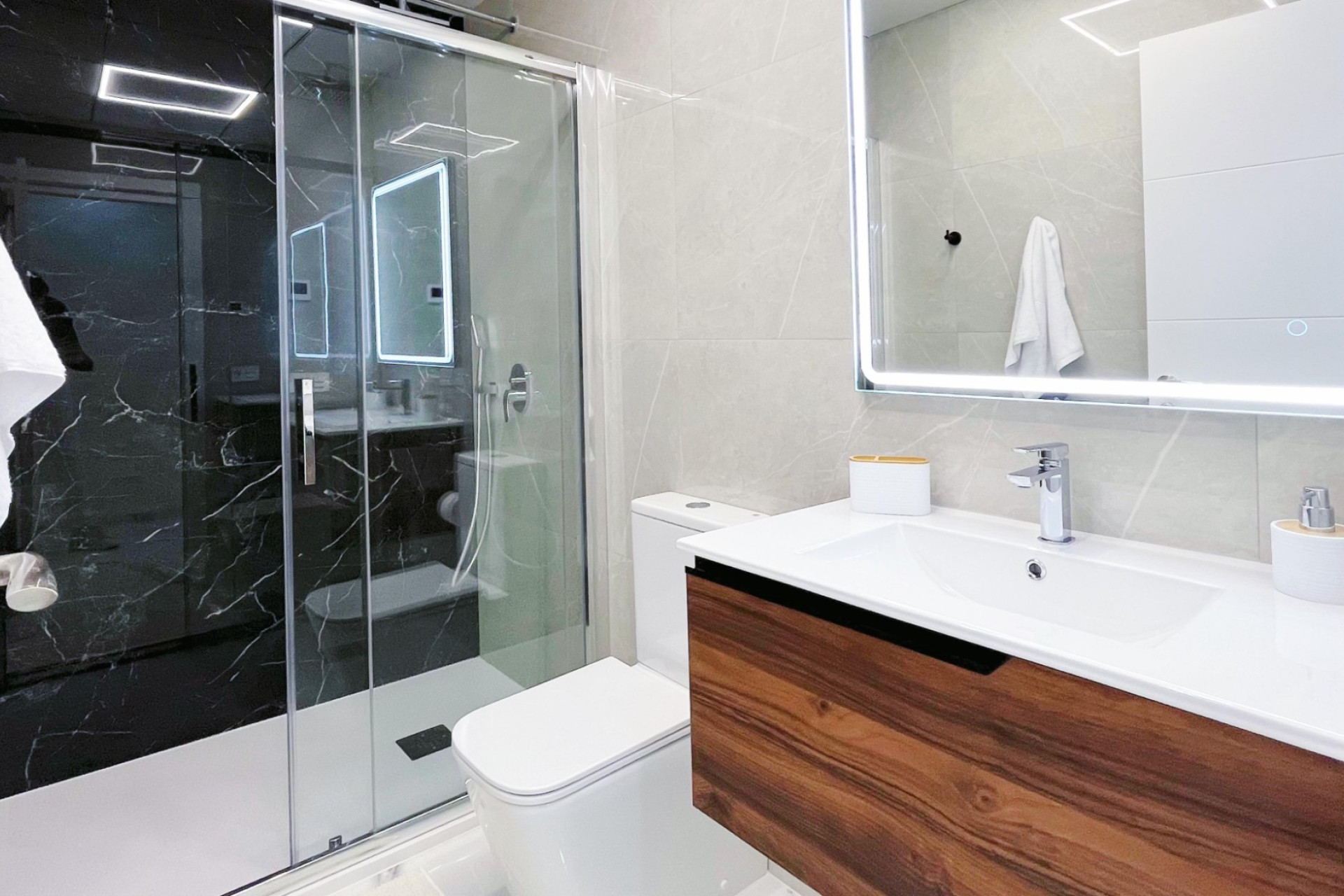 Odsprzedaż - Mieszkanie w bloku - Torrevieja - Playa del Cura