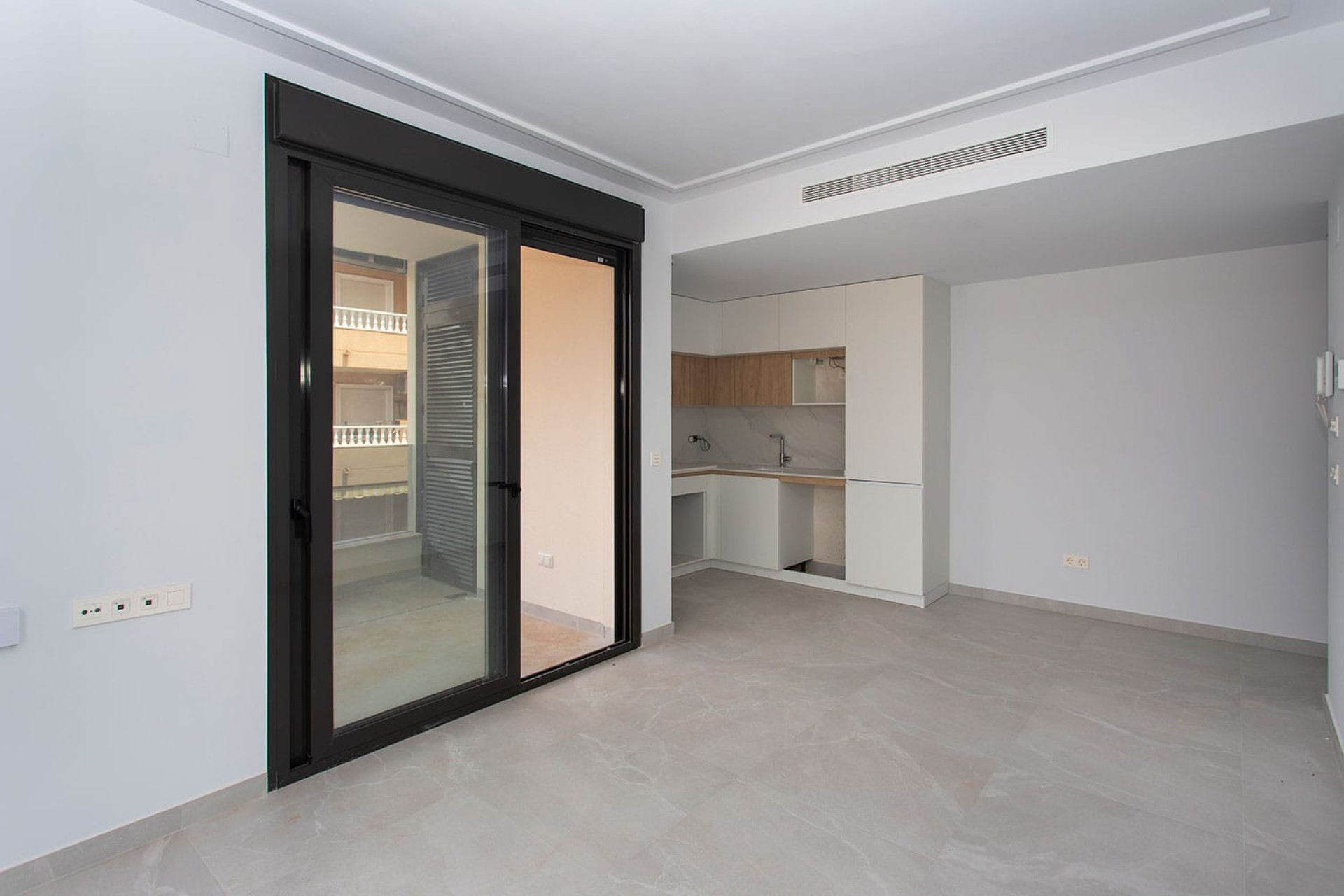Odsprzedaż - Mieszkanie w bloku - Torrevieja - Playa del Cura