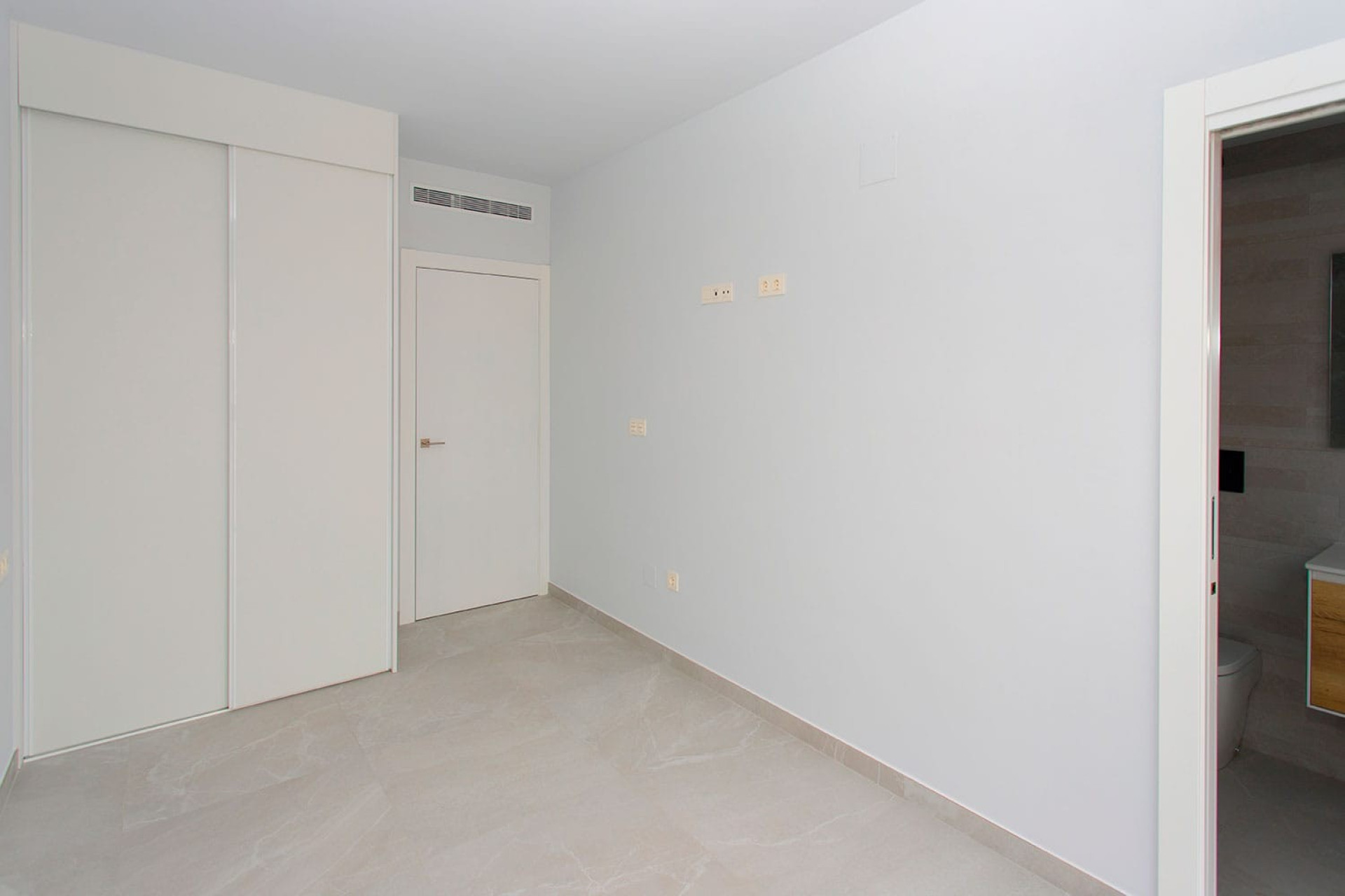 Odsprzedaż - Mieszkanie w bloku - Torrevieja - Playa del Cura