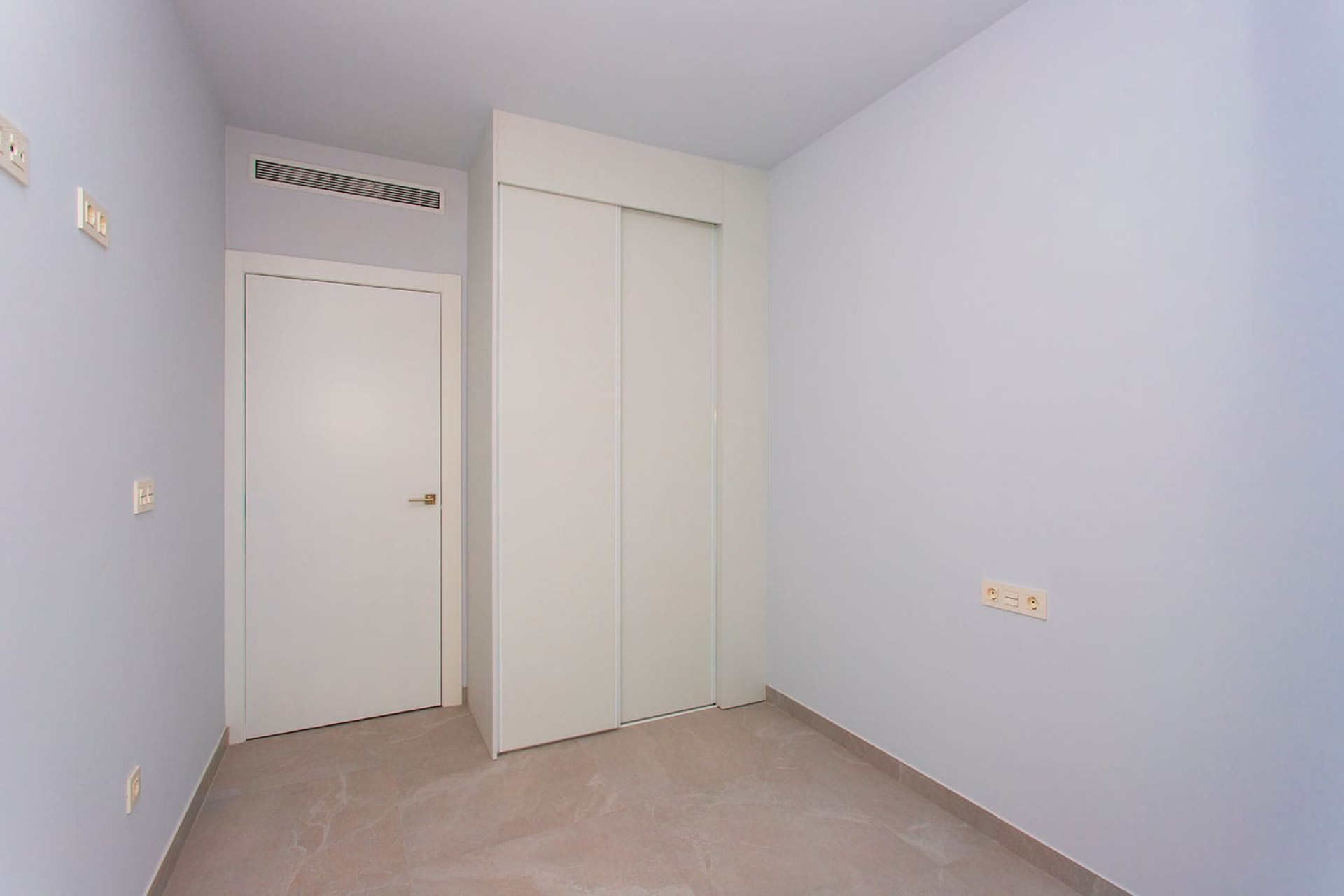 Odsprzedaż - Mieszkanie w bloku - Torrevieja - Playa del Cura
