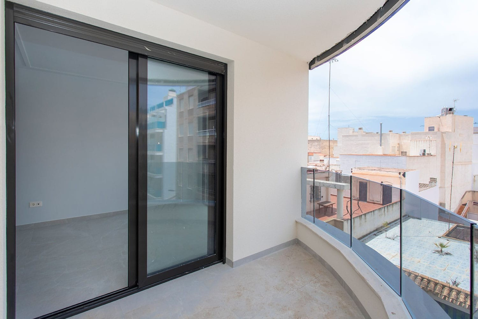 Odsprzedaż - Mieszkanie w bloku - Torrevieja - Playa del Cura