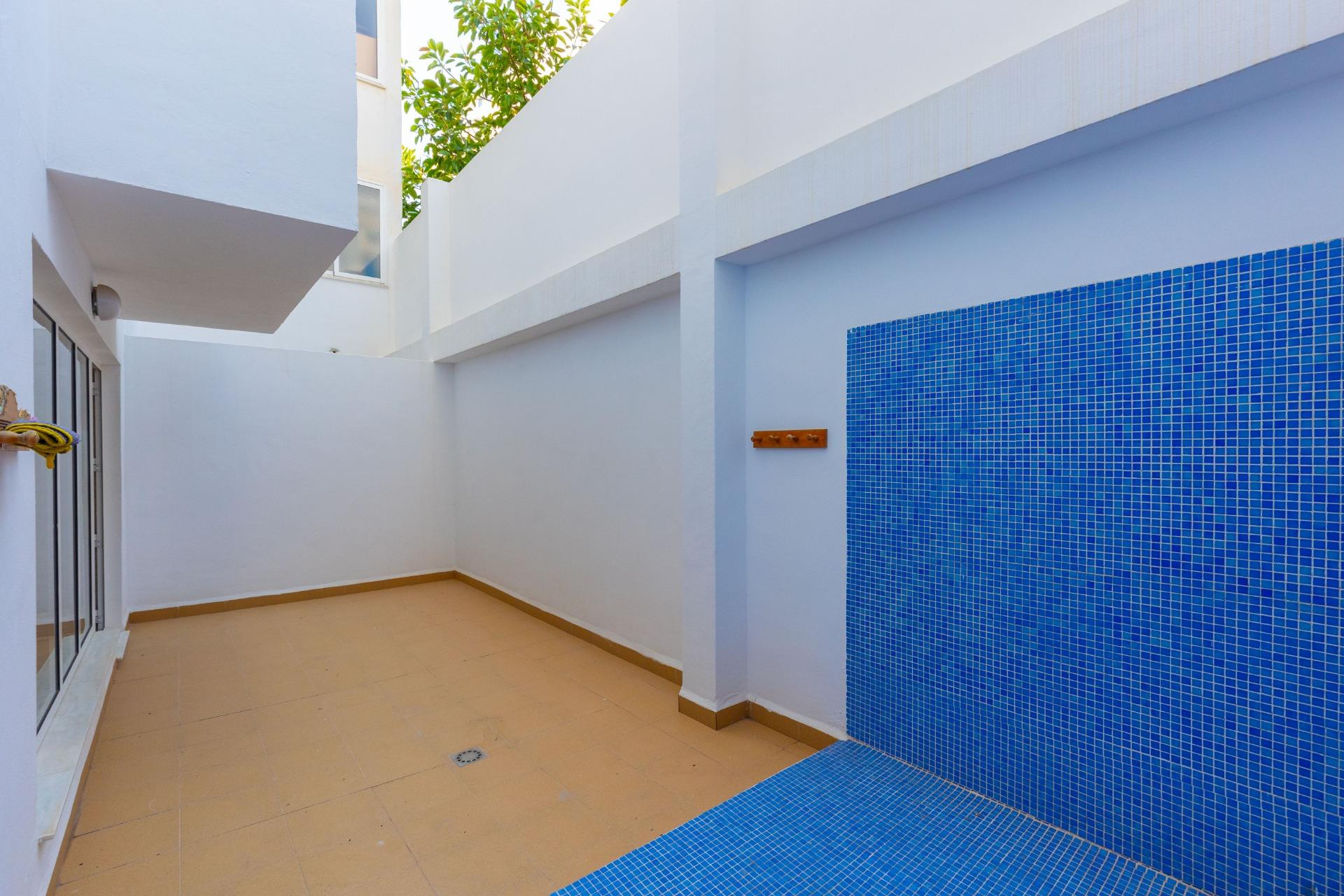 Odsprzedaż - Mieszkanie w bloku - Torrevieja - Playa del Cura