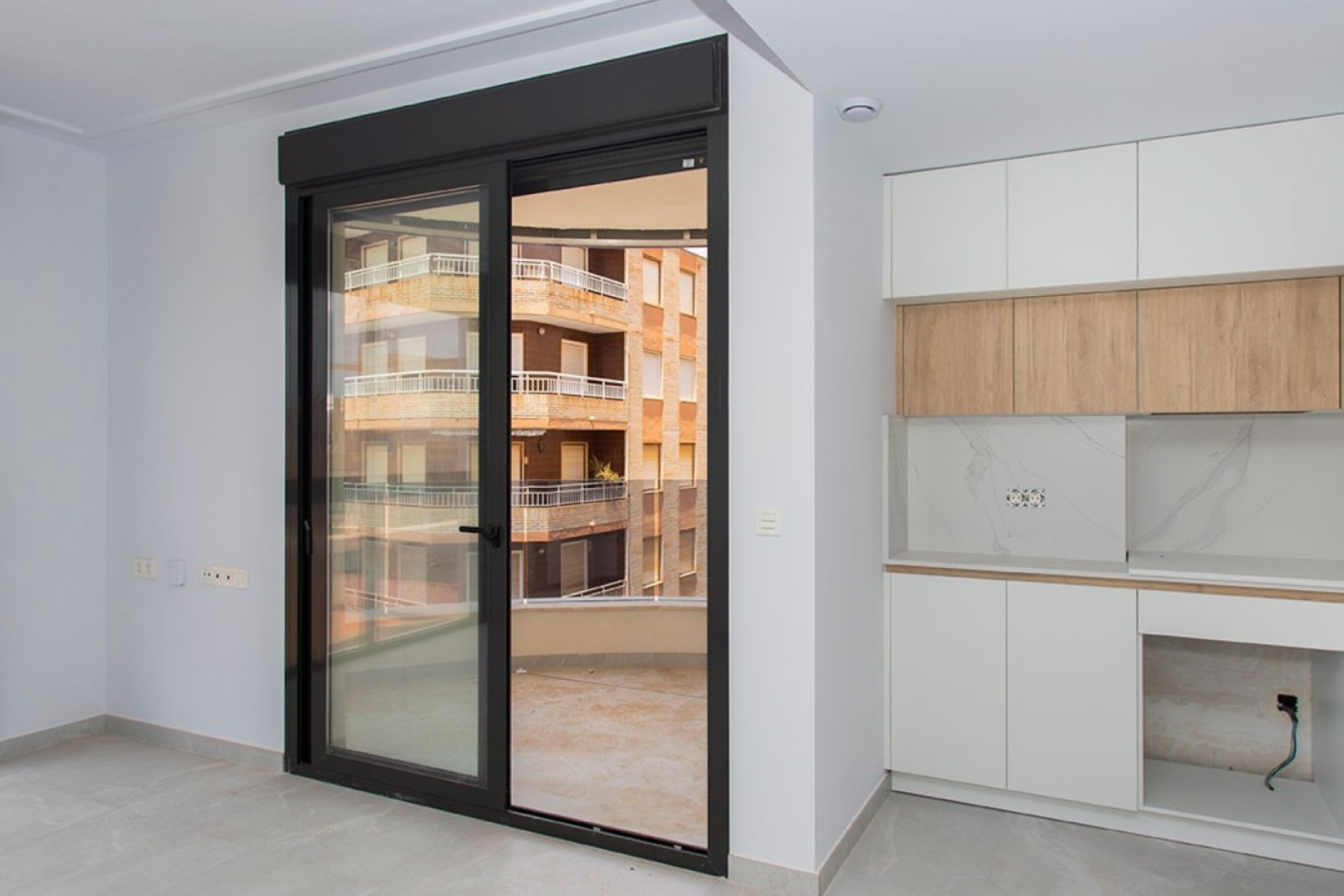 Odsprzedaż - Mieszkanie w bloku - Torrevieja - Playa del Cura