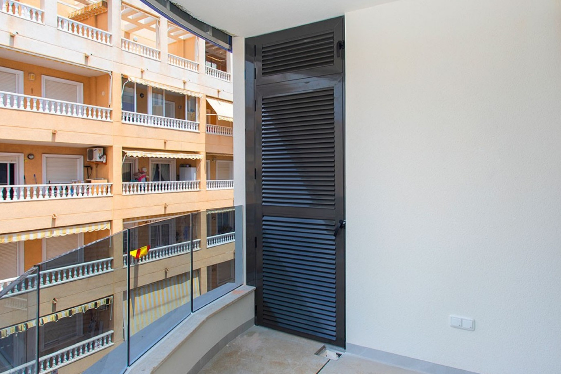 Odsprzedaż - Mieszkanie w bloku - Torrevieja - Playa del Cura