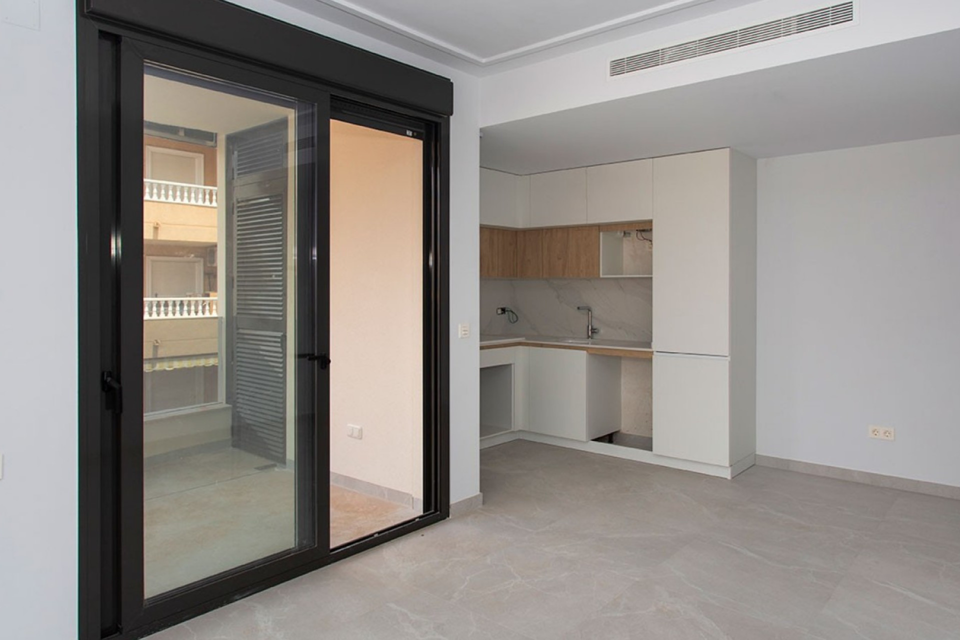 Odsprzedaż - Mieszkanie w bloku - Torrevieja - Playa del Cura