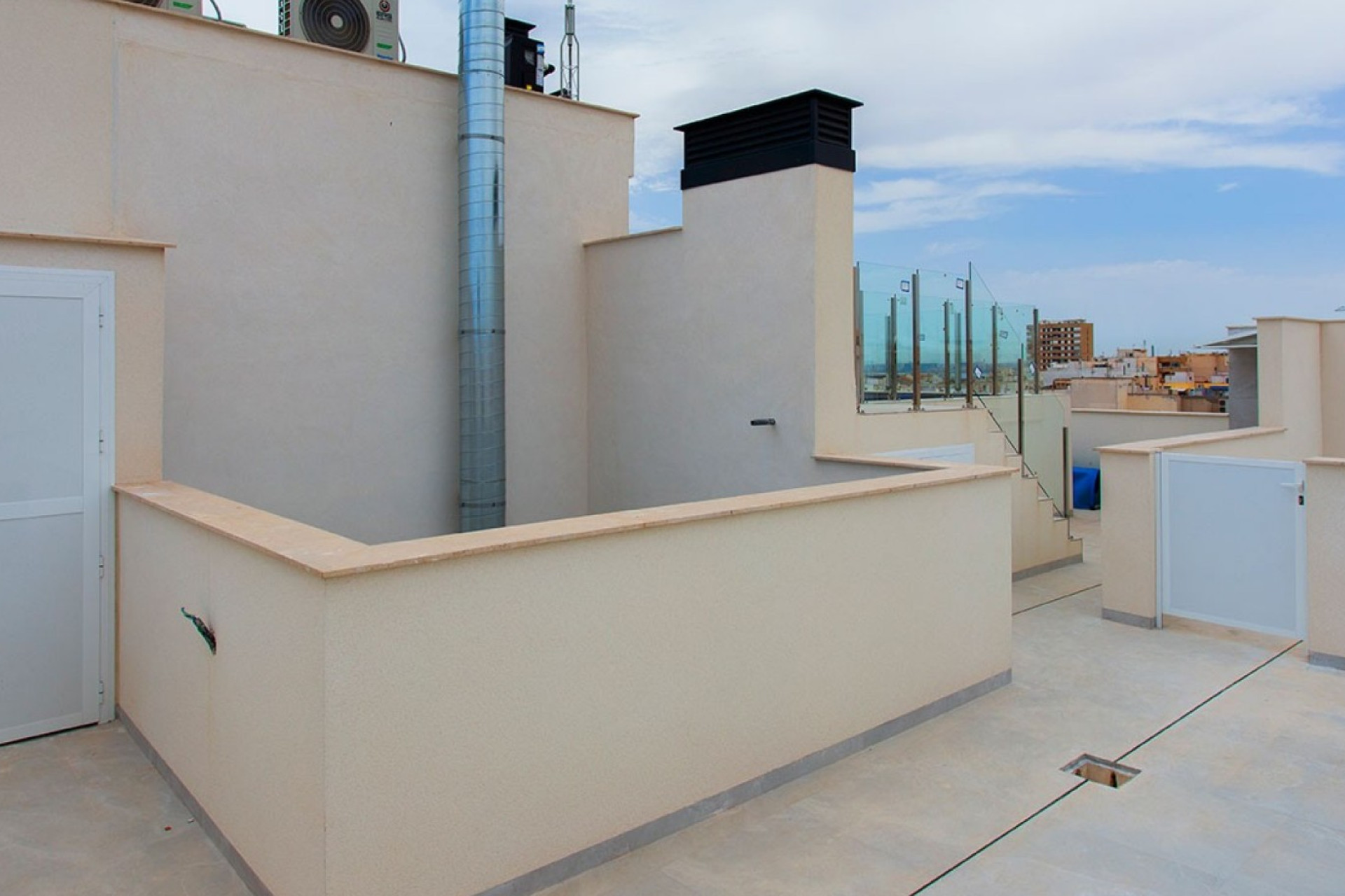 Odsprzedaż - Mieszkanie w bloku - Torrevieja - Playa del Cura