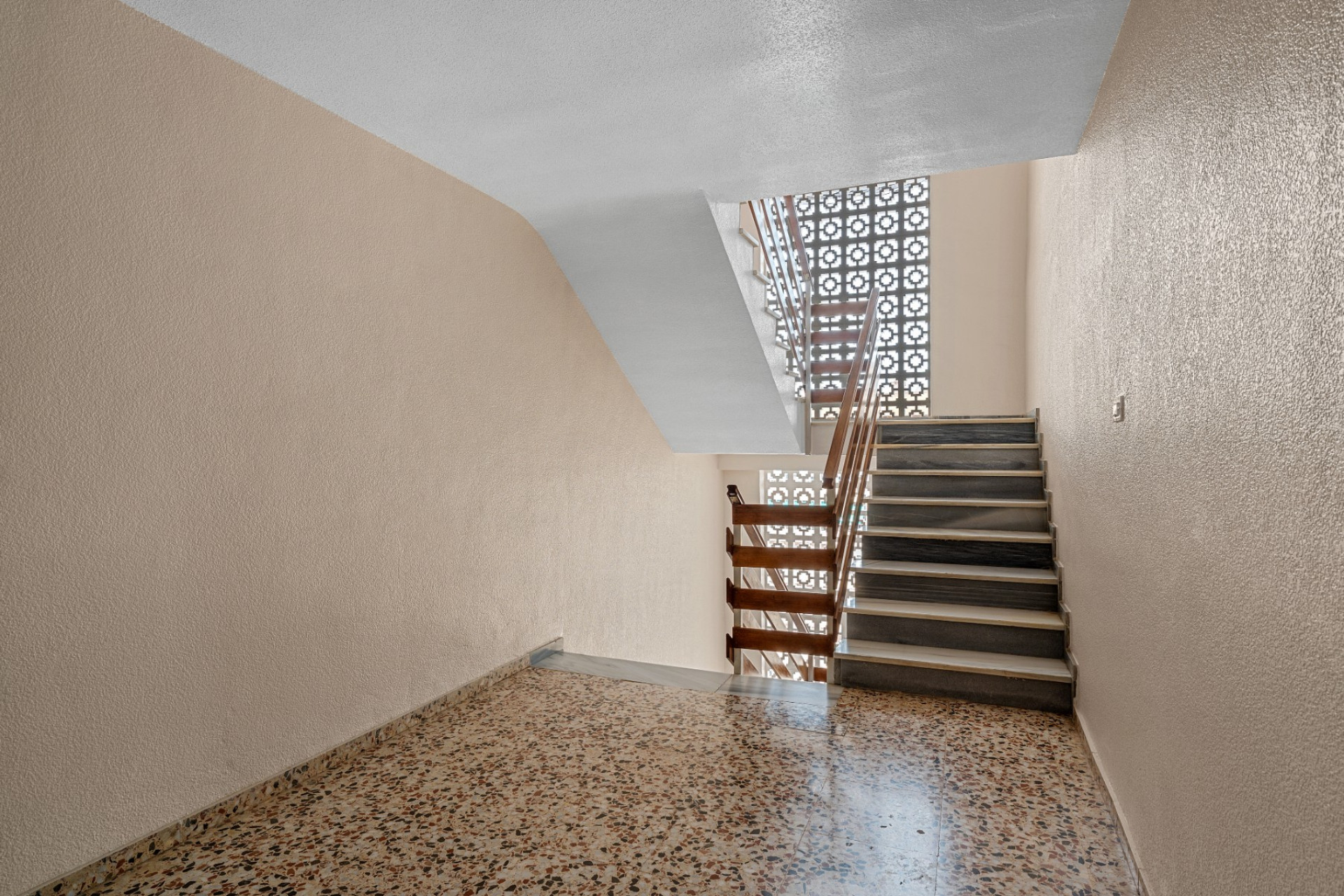 Odsprzedaż - Mieszkanie w bloku - Torrevieja - Punta Prima