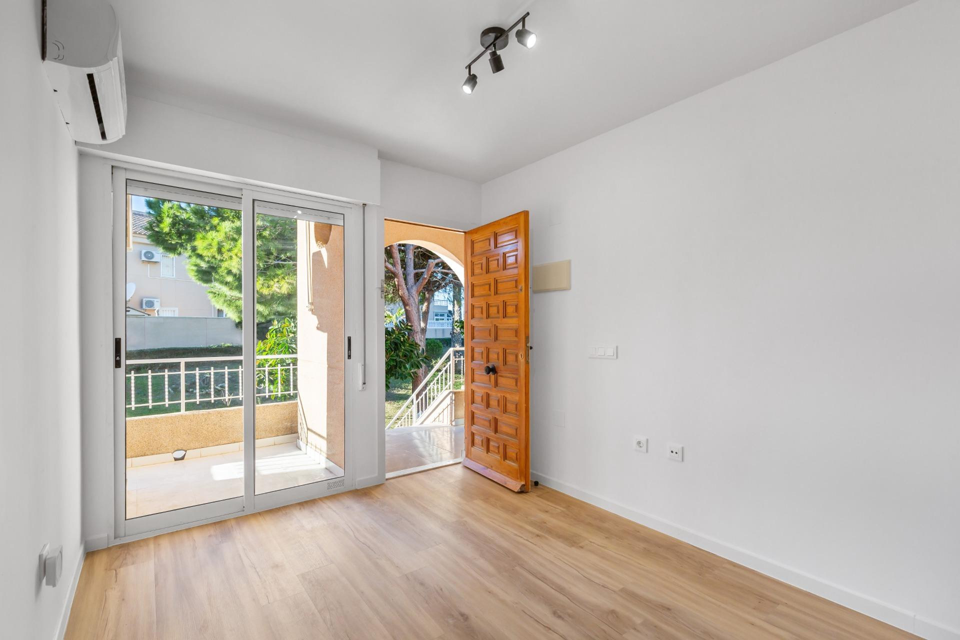 Odsprzedaż - Mieszkanie w bloku - Torrevieja - Torreblanca