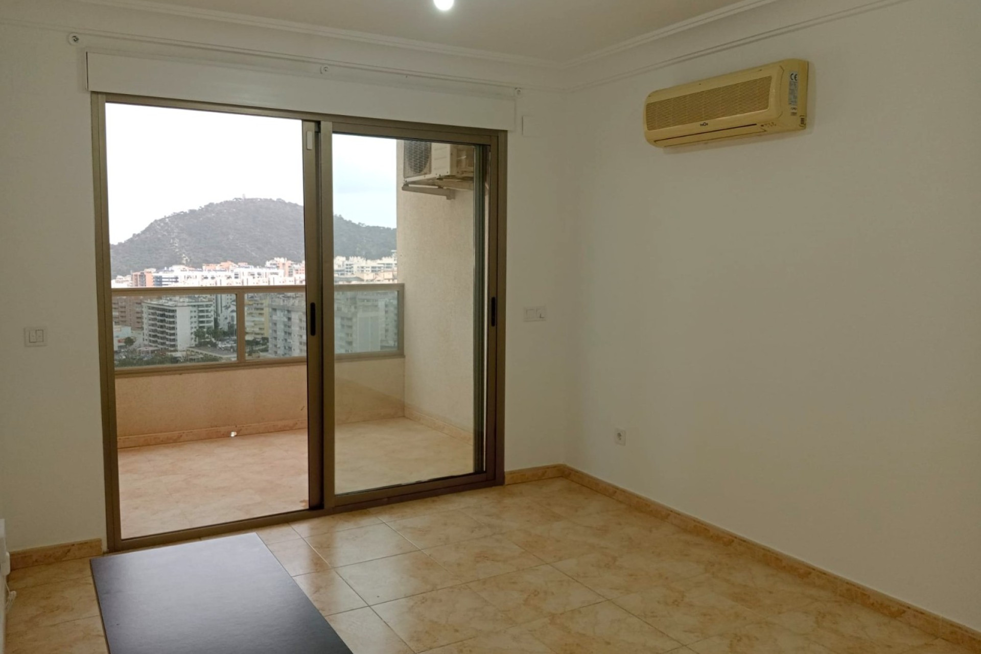 Odsprzedaż - Mieszkanie w bloku - Villajoyosa - Cala de Villajoyosa