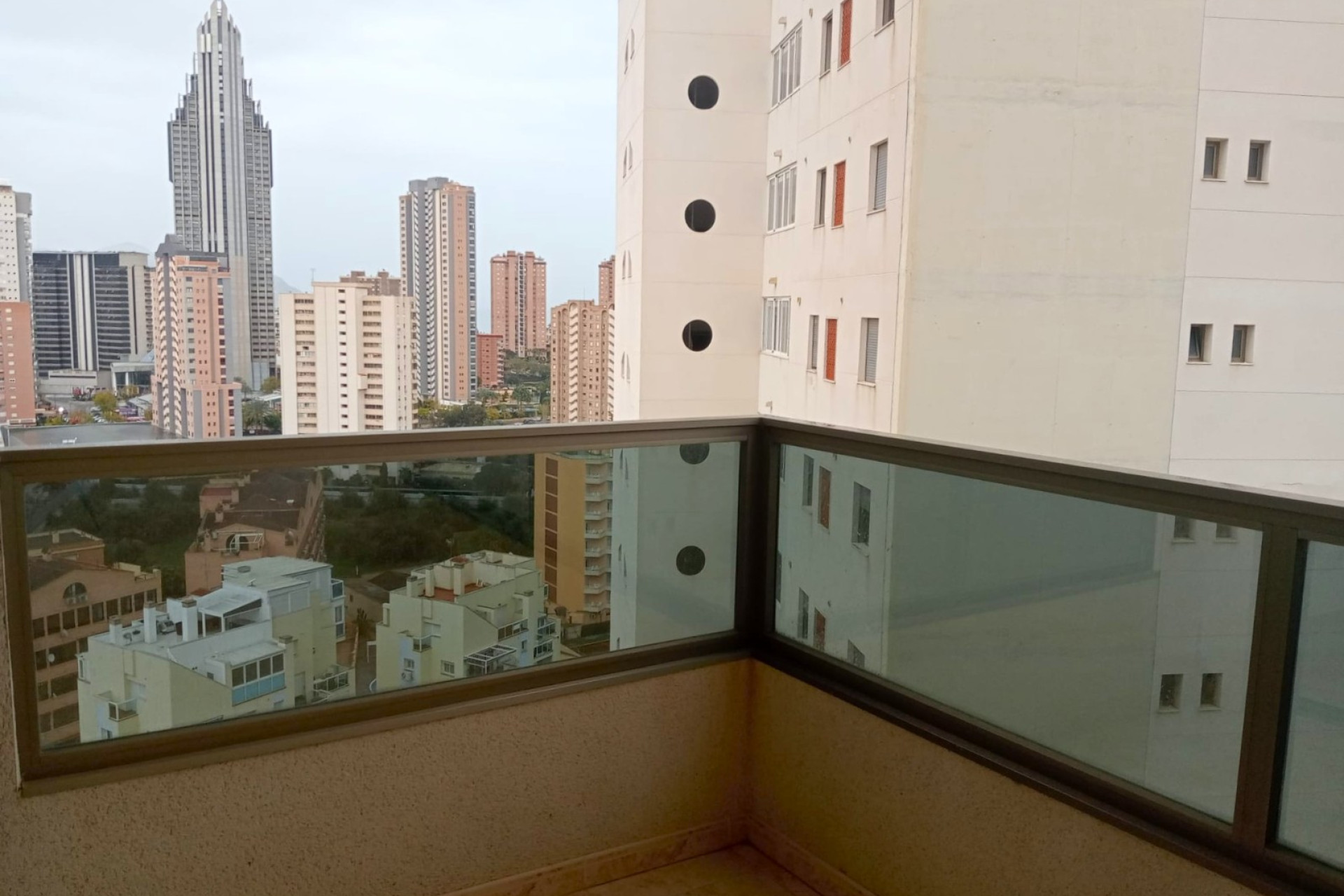 Odsprzedaż - Mieszkanie w bloku - Villajoyosa - Cala de Villajoyosa