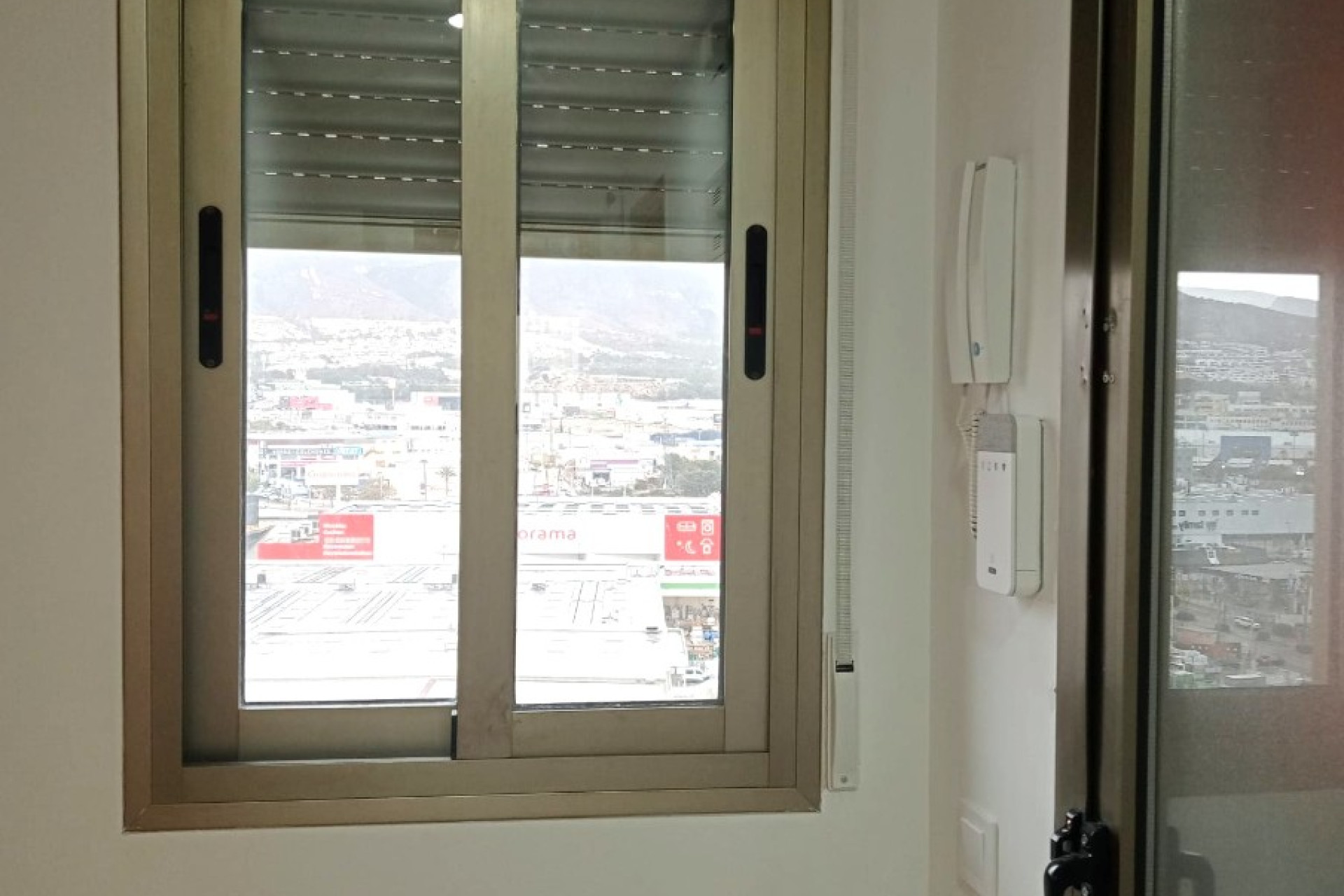 Odsprzedaż - Mieszkanie w bloku - Villajoyosa - Cala de Villajoyosa