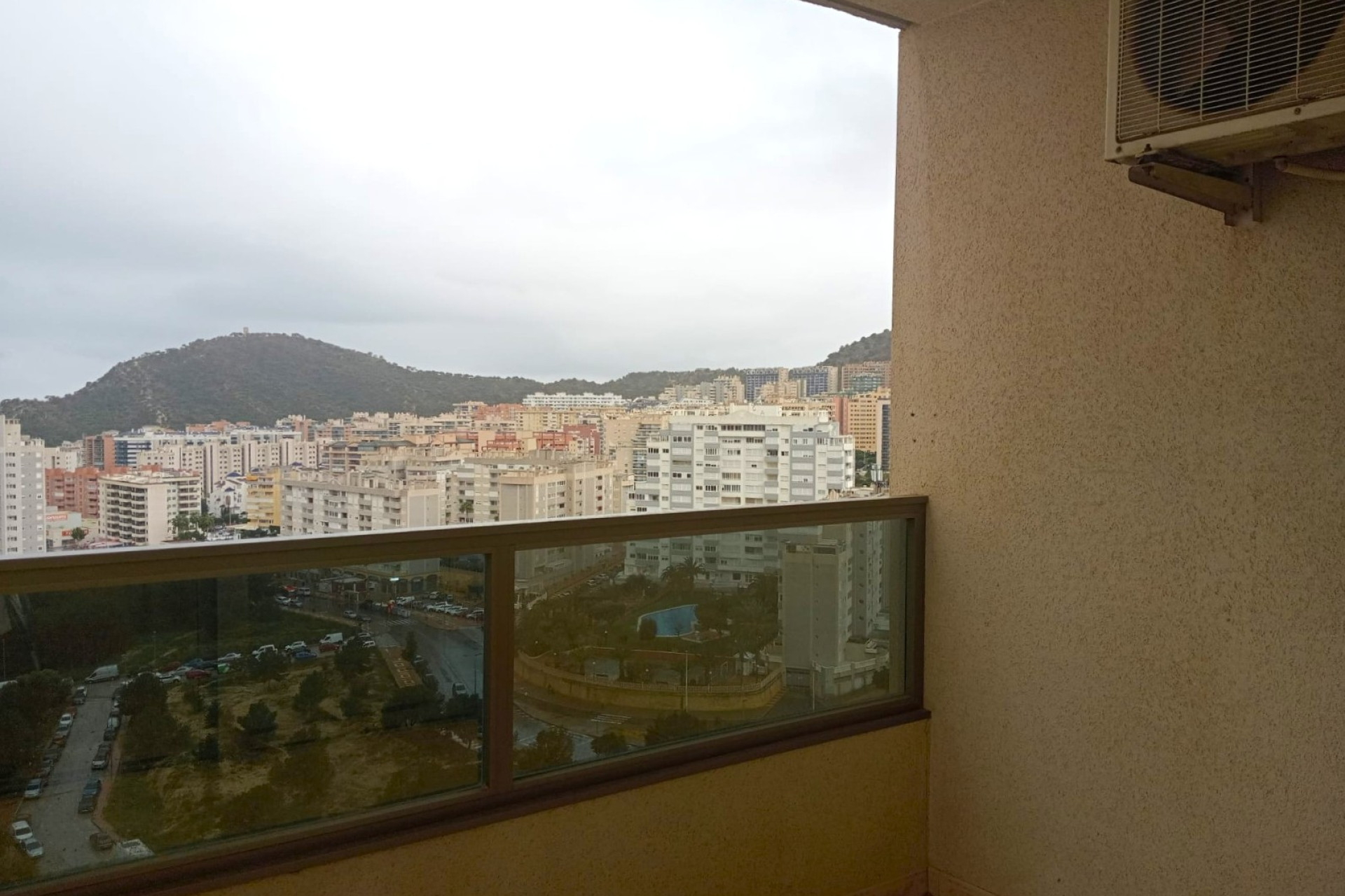 Odsprzedaż - Mieszkanie w bloku - Villajoyosa - Cala de Villajoyosa