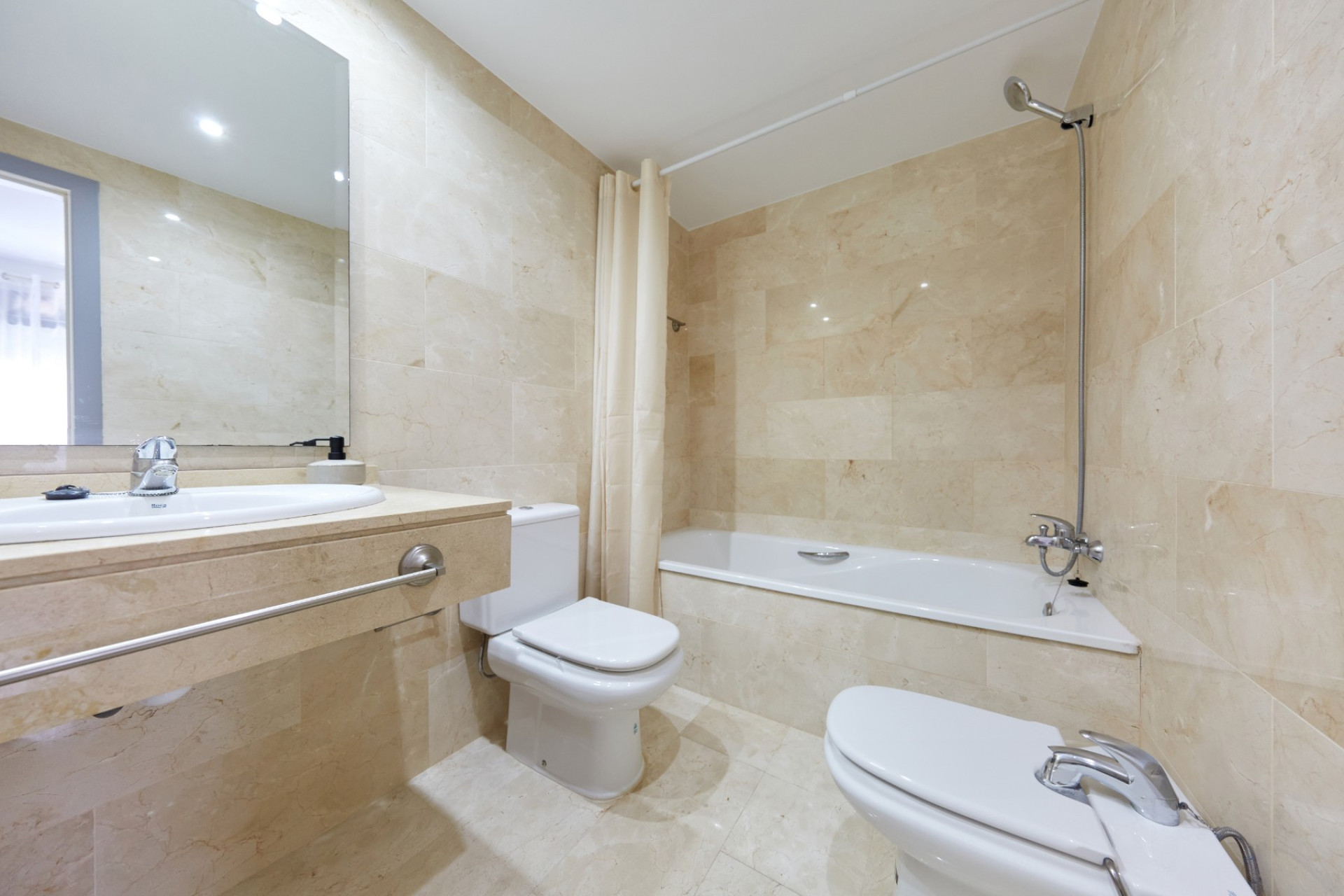 Odsprzedaż - Mieszkanie w bloku - Villajoyosa - Cala de Villajoyosa