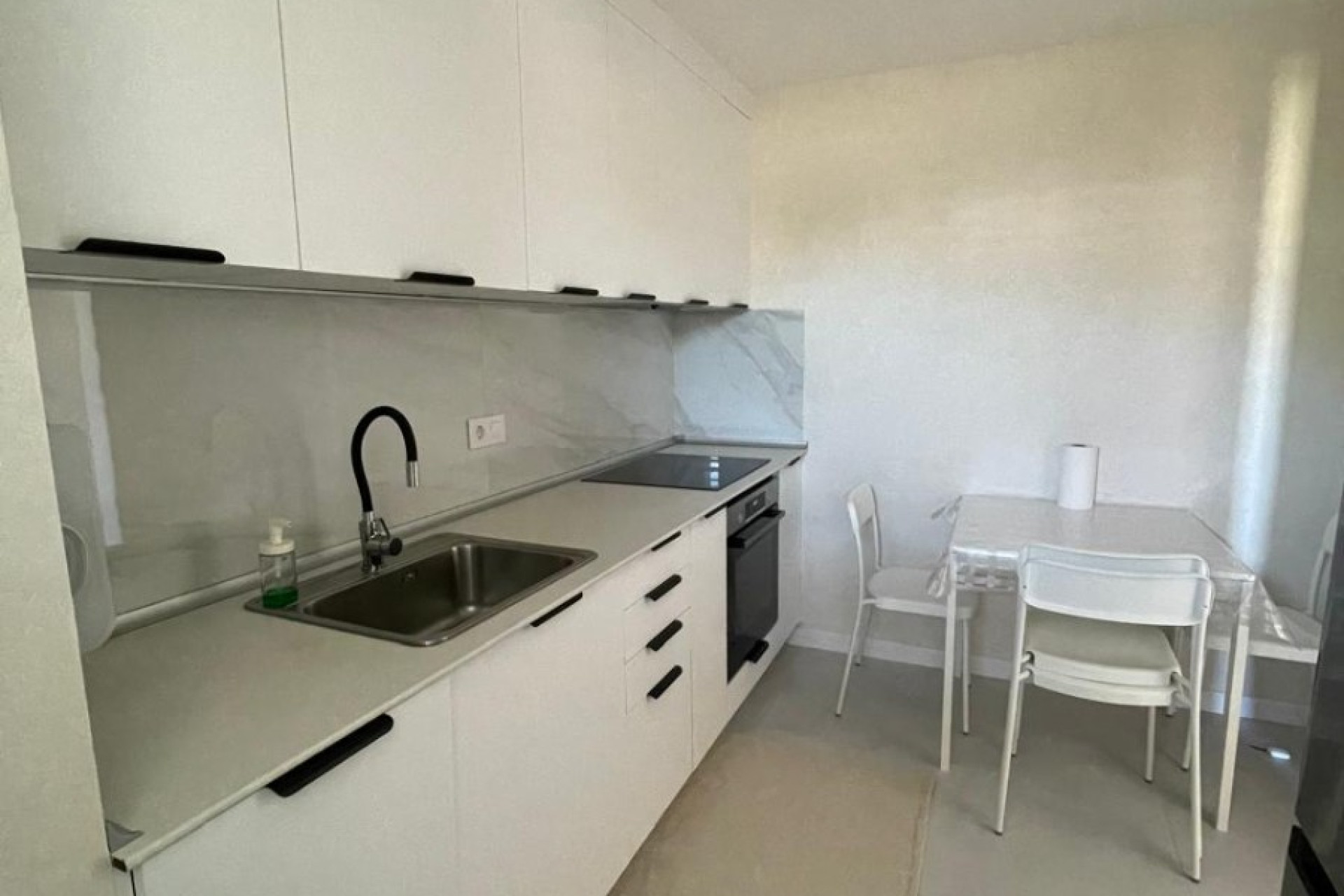 Odsprzedaż - Mieszkanie w bloku - Villajoyosa - Cala de Villajoyosa