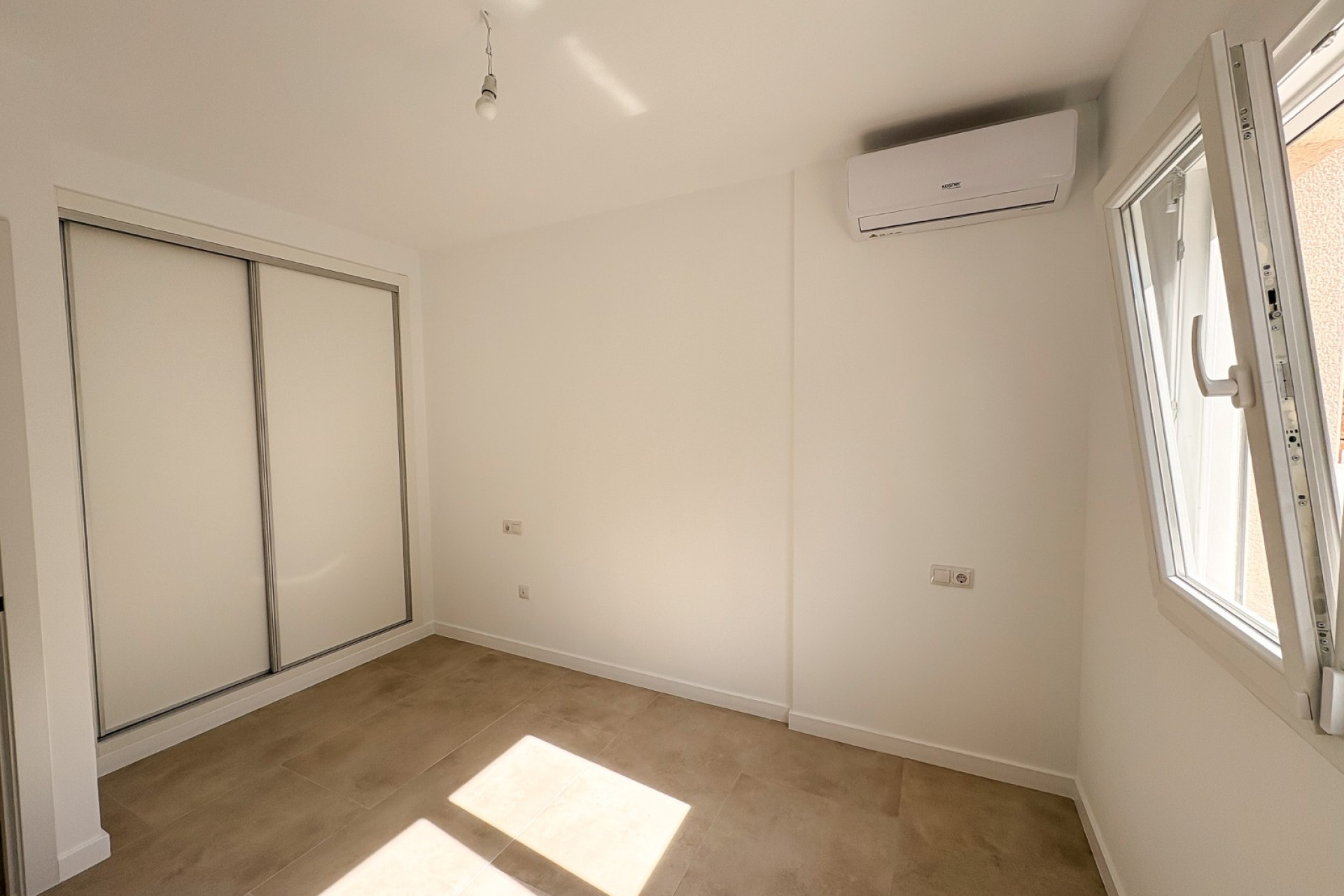 Odsprzedaż - Semi-detached villa - El Campello - Pueblo Acantilado - Venta Lanuza