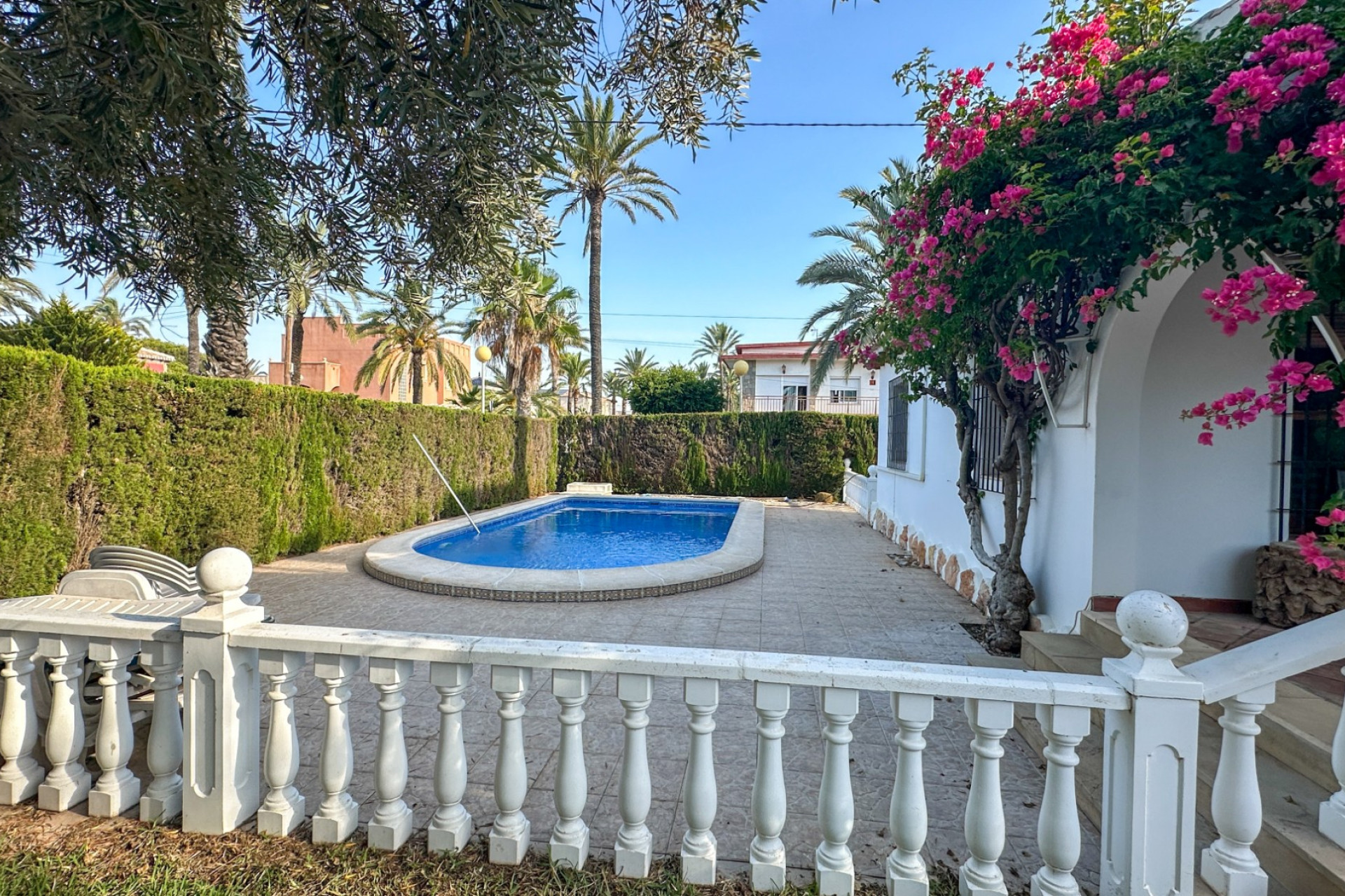 Odsprzedaż - Villa - Cabo Roig