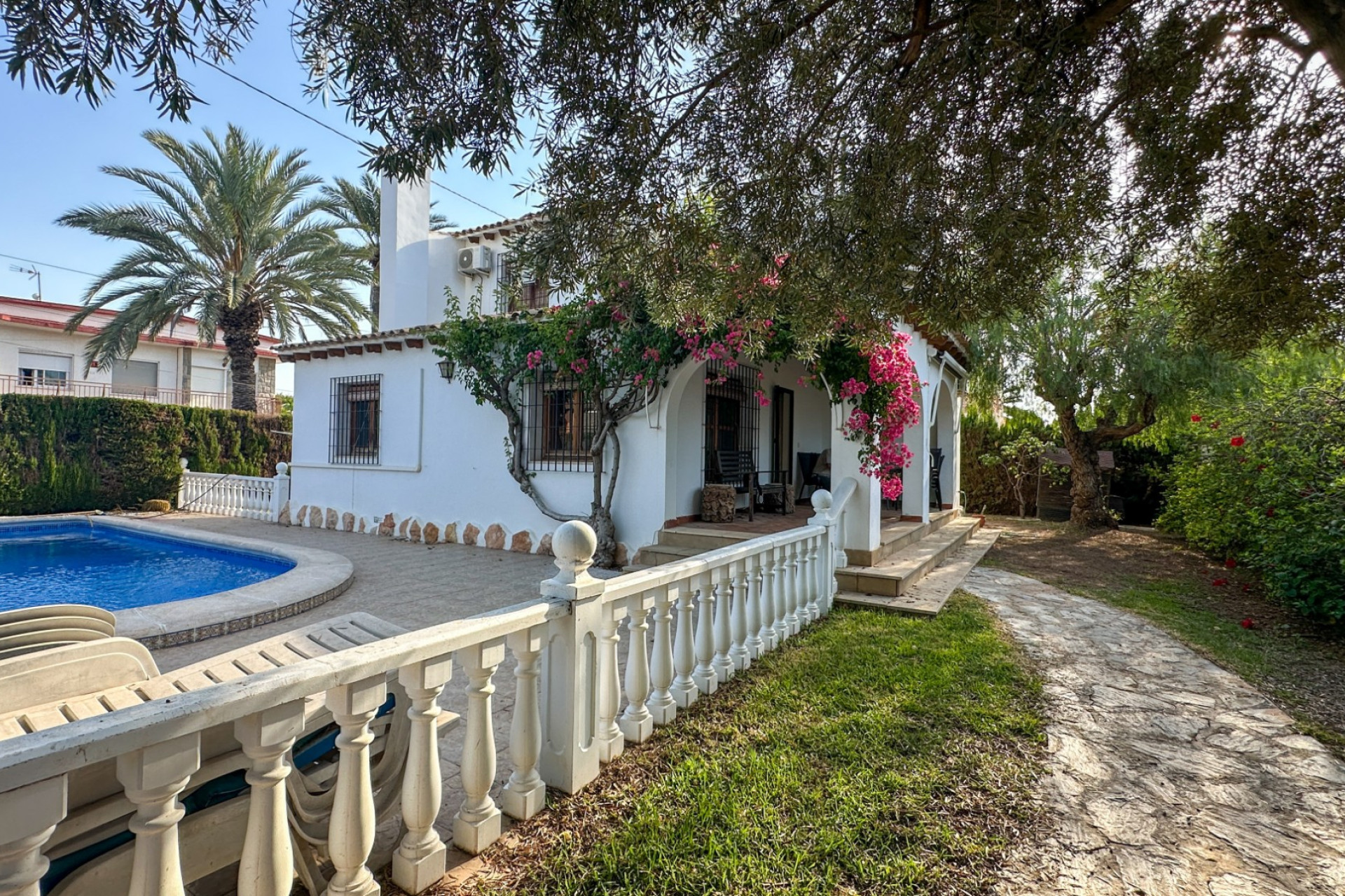 Odsprzedaż - Villa - Cabo Roig