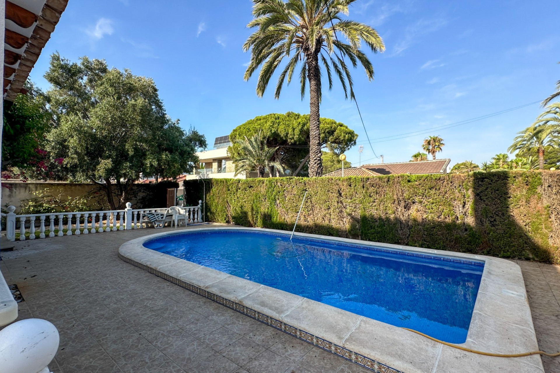 Odsprzedaż - Villa - Cabo Roig