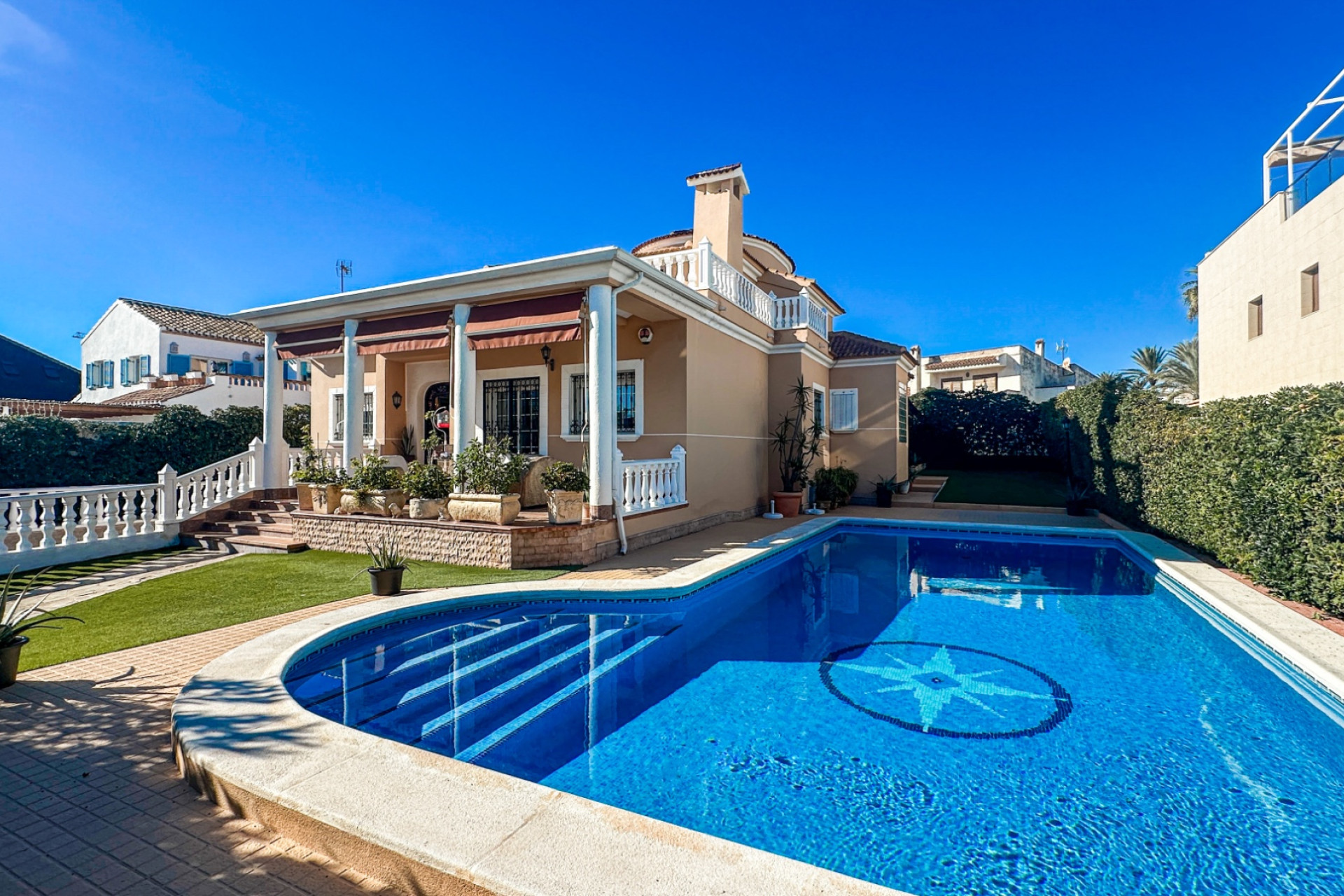 Odsprzedaż - Villa - La Mata