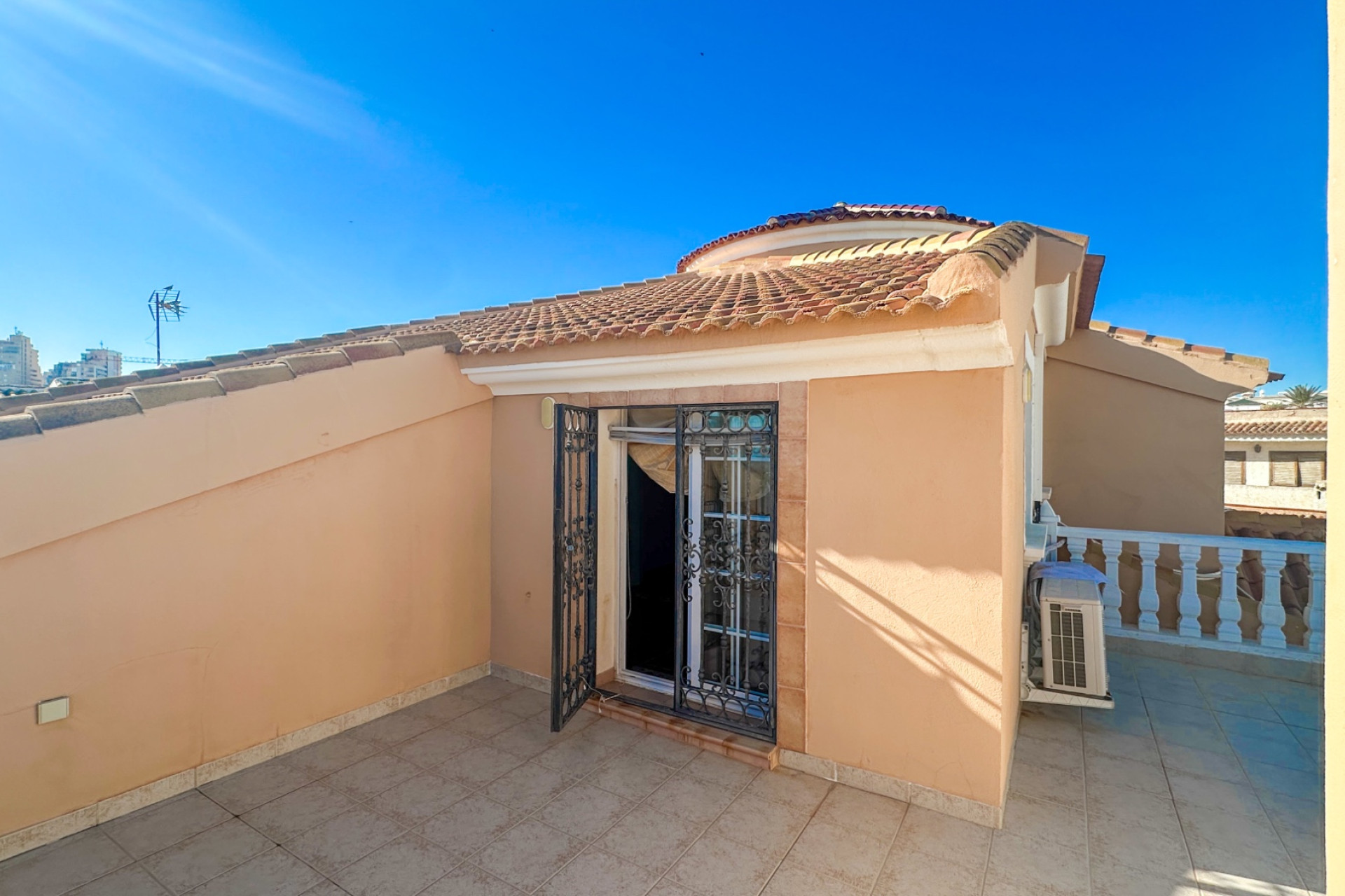 Odsprzedaż - Villa - La Mata