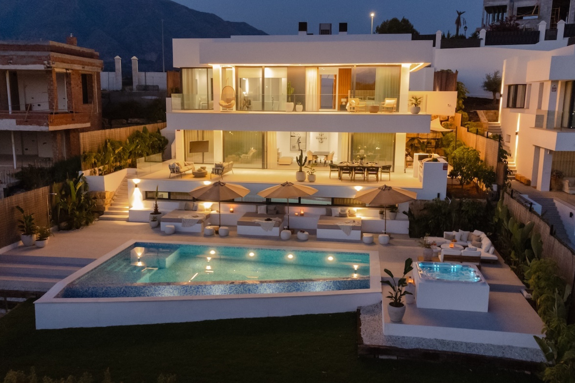 Odsprzedaż - Villa - Marbella - Nueva Andalucía