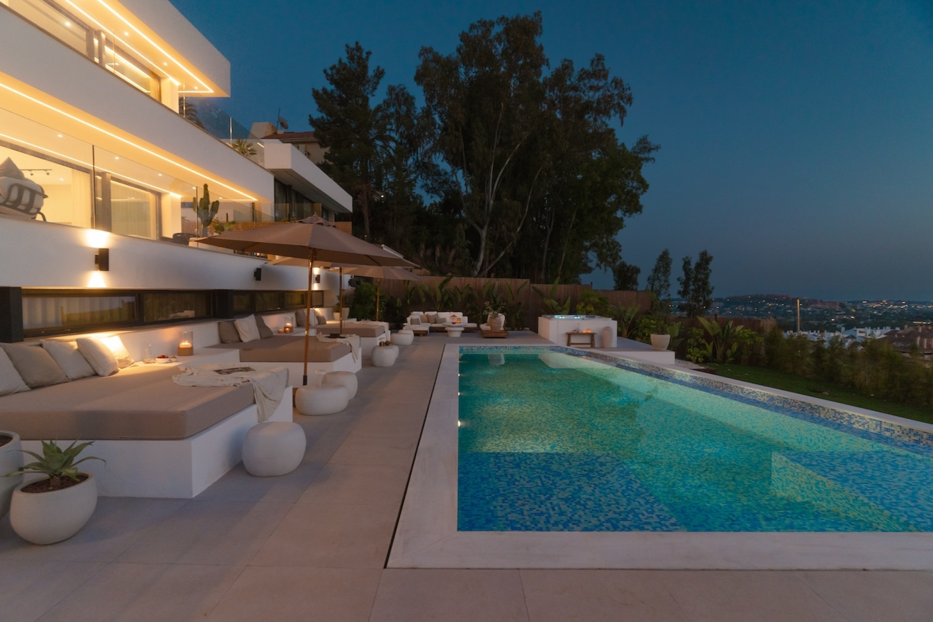 Odsprzedaż - Villa - Marbella - Nueva Andalucía