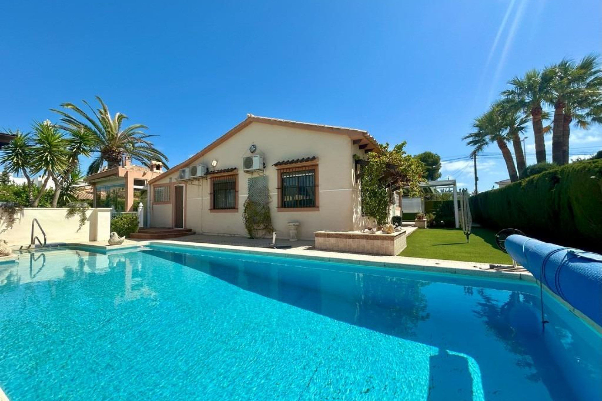 Odsprzedaż - Villa - Orihuela Costa - Aguamarina