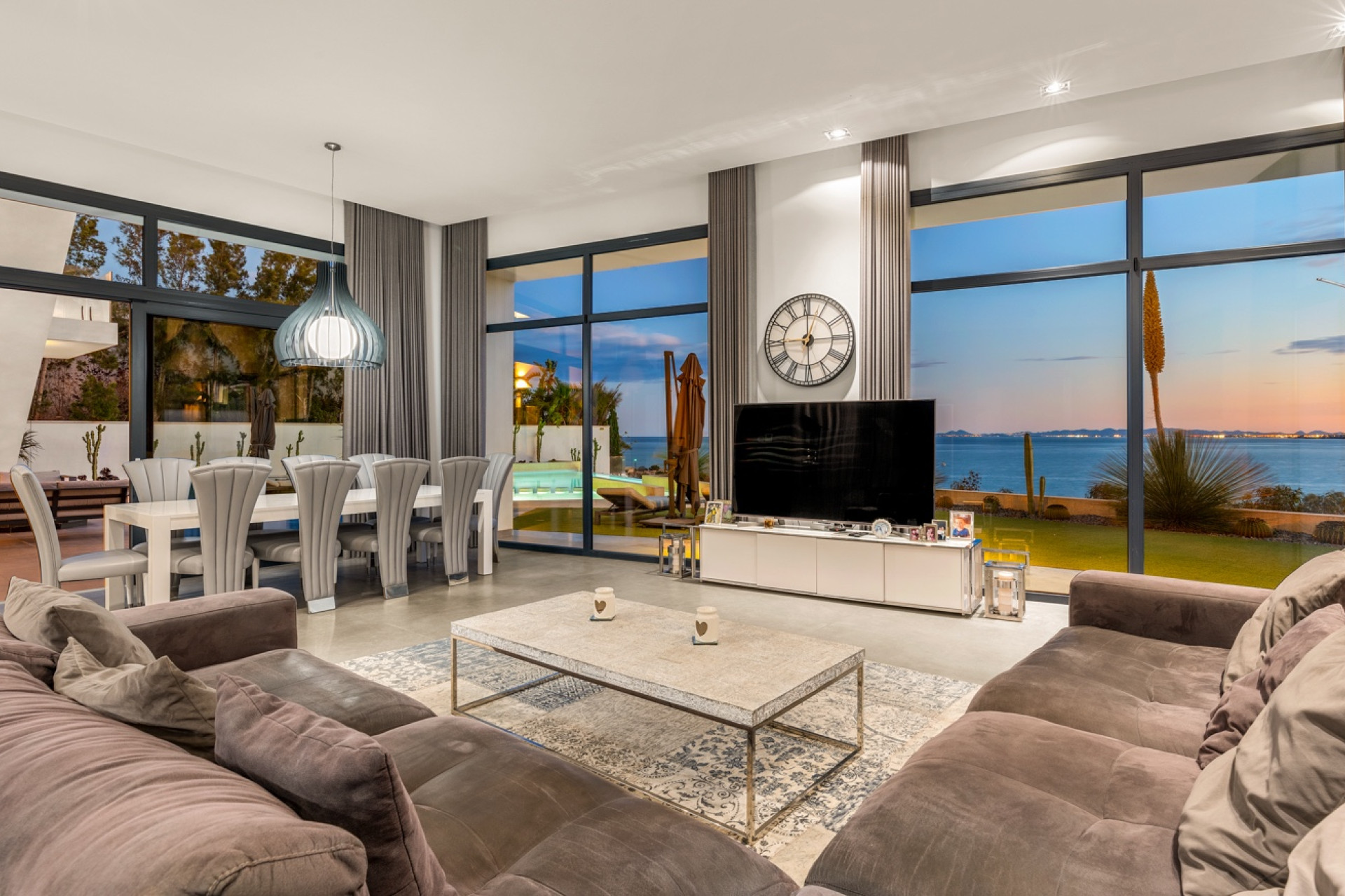 Odsprzedaż - Villa - Orihuela Costa - Cabo Roig