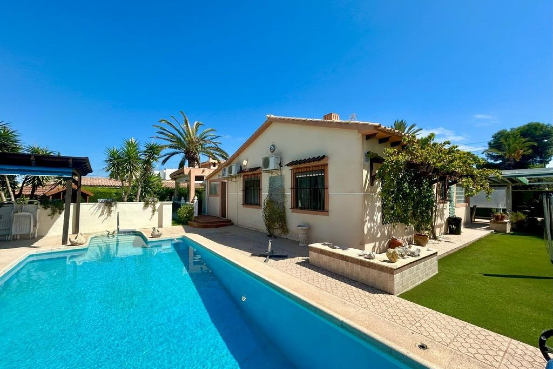 Odsprzedaż - Villa - Orihuela Costa - Cabo Roig