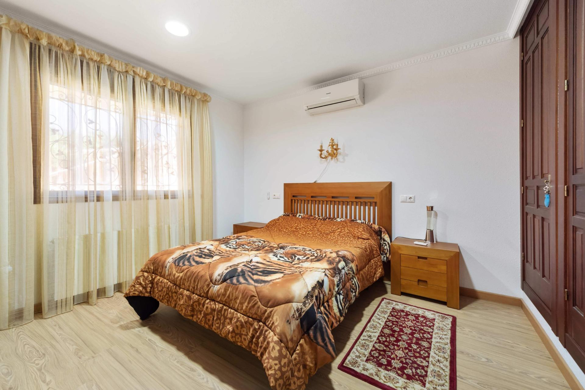 Odsprzedaż - Villa - Orihuela Costa - Campoamor