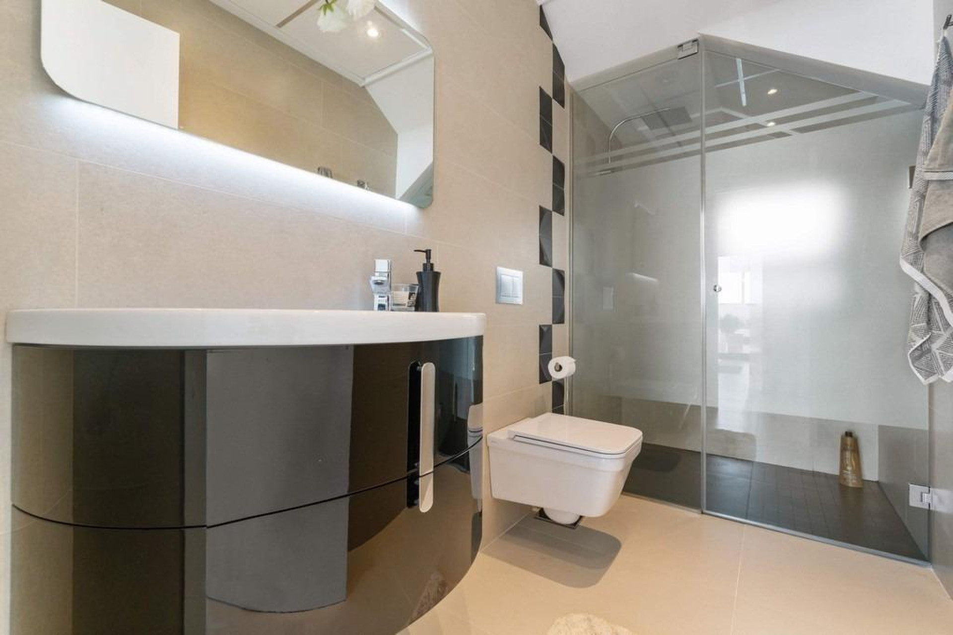 Odsprzedaż - Villa - Orihuela Costa - Campoamor