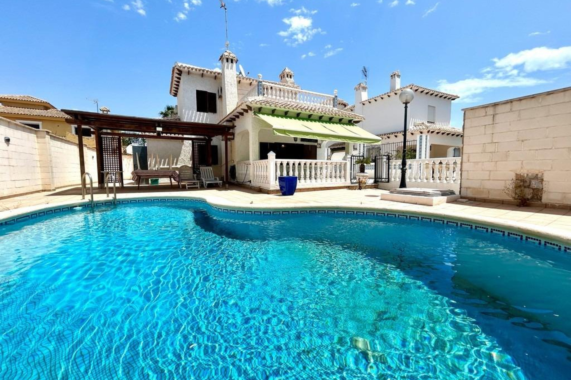 Odsprzedaż - Villa - Orihuela Costa - La Zenia