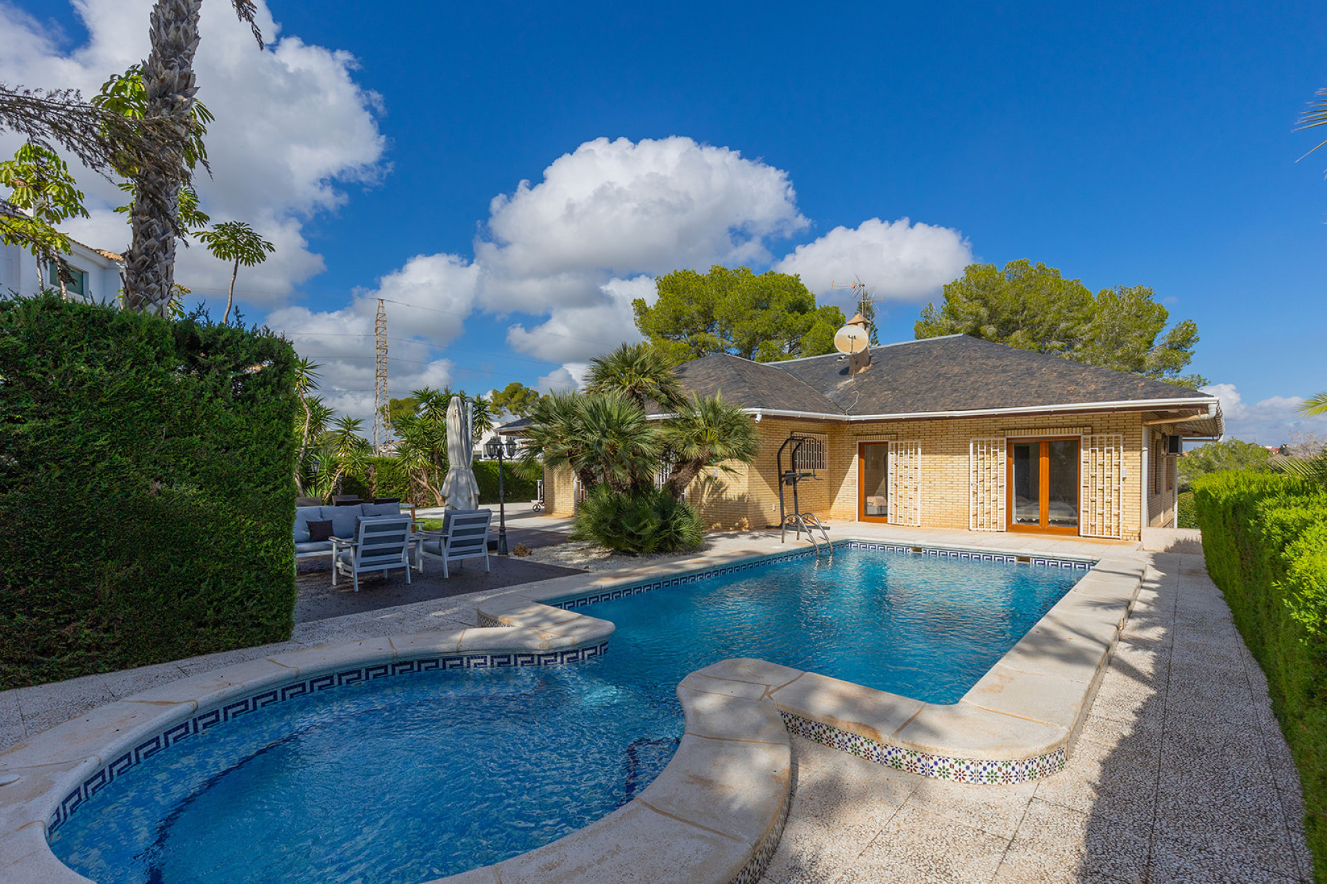 Odsprzedaż - Villa - Orihuela Costa - Las Filipinas