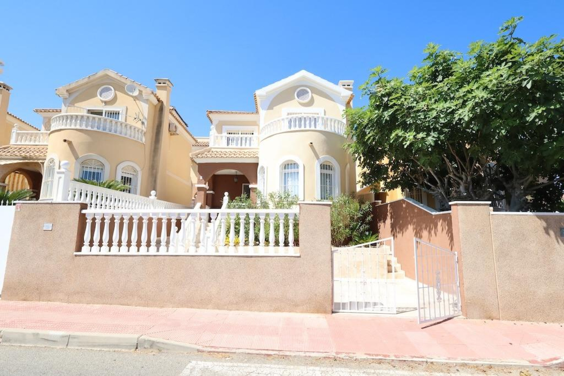 Odsprzedaż - Villa - Orihuela Costa - Las Filipinas