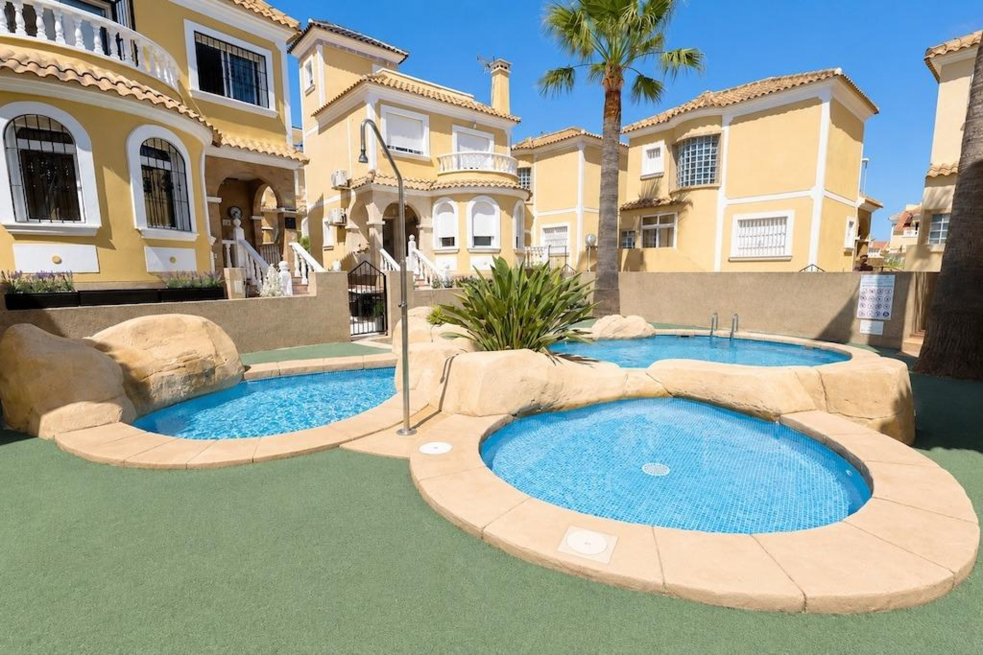Odsprzedaż - Villa - Orihuela Costa - Las Filipinas