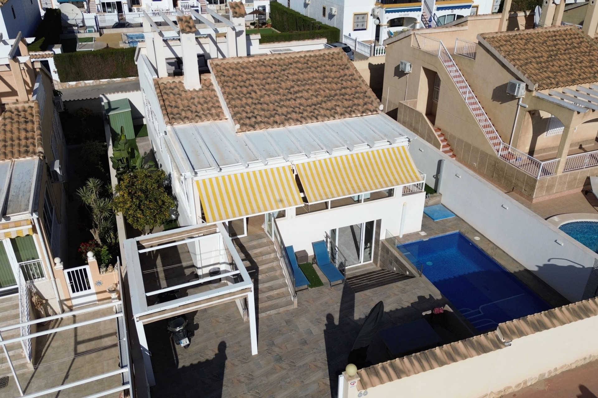 Odsprzedaż - Villa - Orihuela Costa - Los Altos