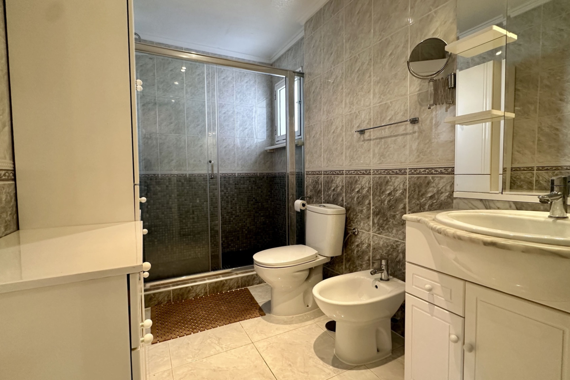 Odsprzedaż - Villa - Orihuela Costa - Los Altos