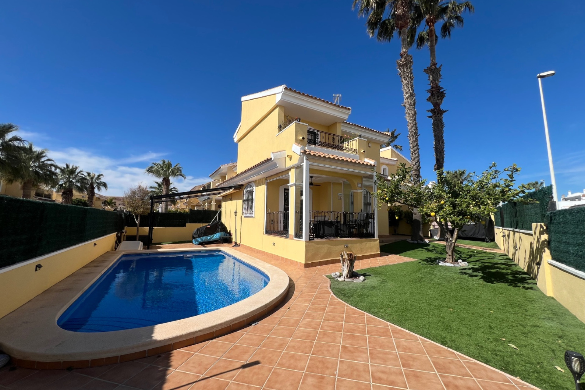 Odsprzedaż - Villa - Orihuela Costa - Los Dolses
