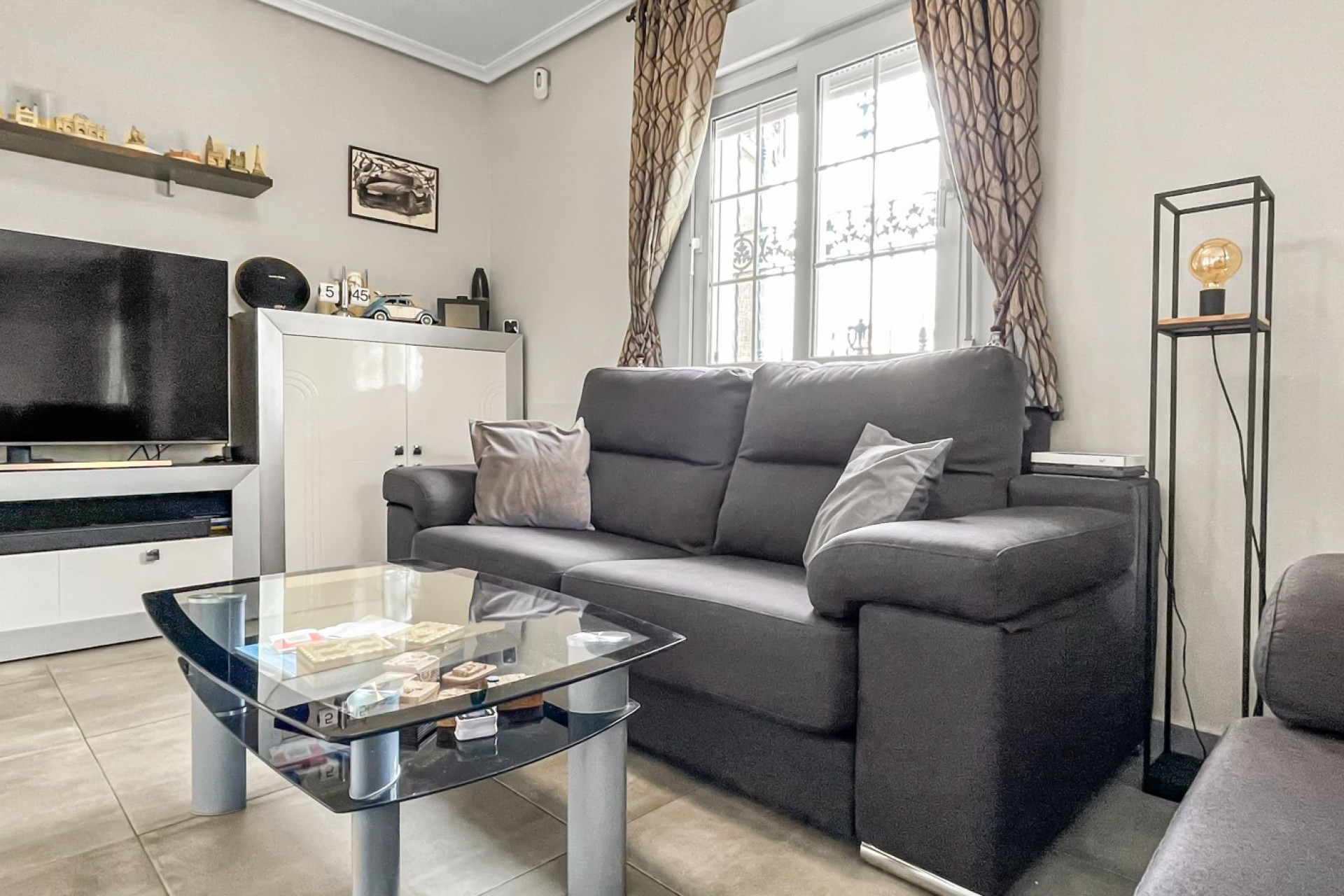 Odsprzedaż - Villa - Orihuela Costa - Los Dolses