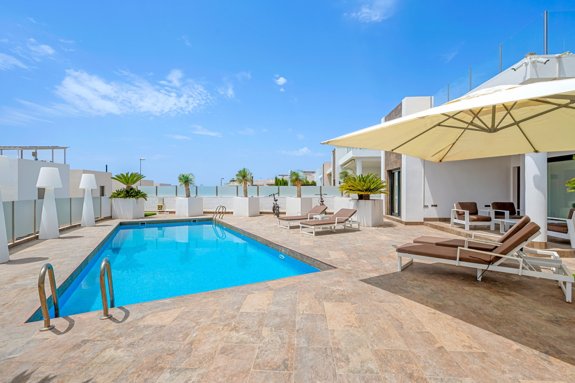 Odsprzedaż - Villa - Orihuela Costa - Villamartín