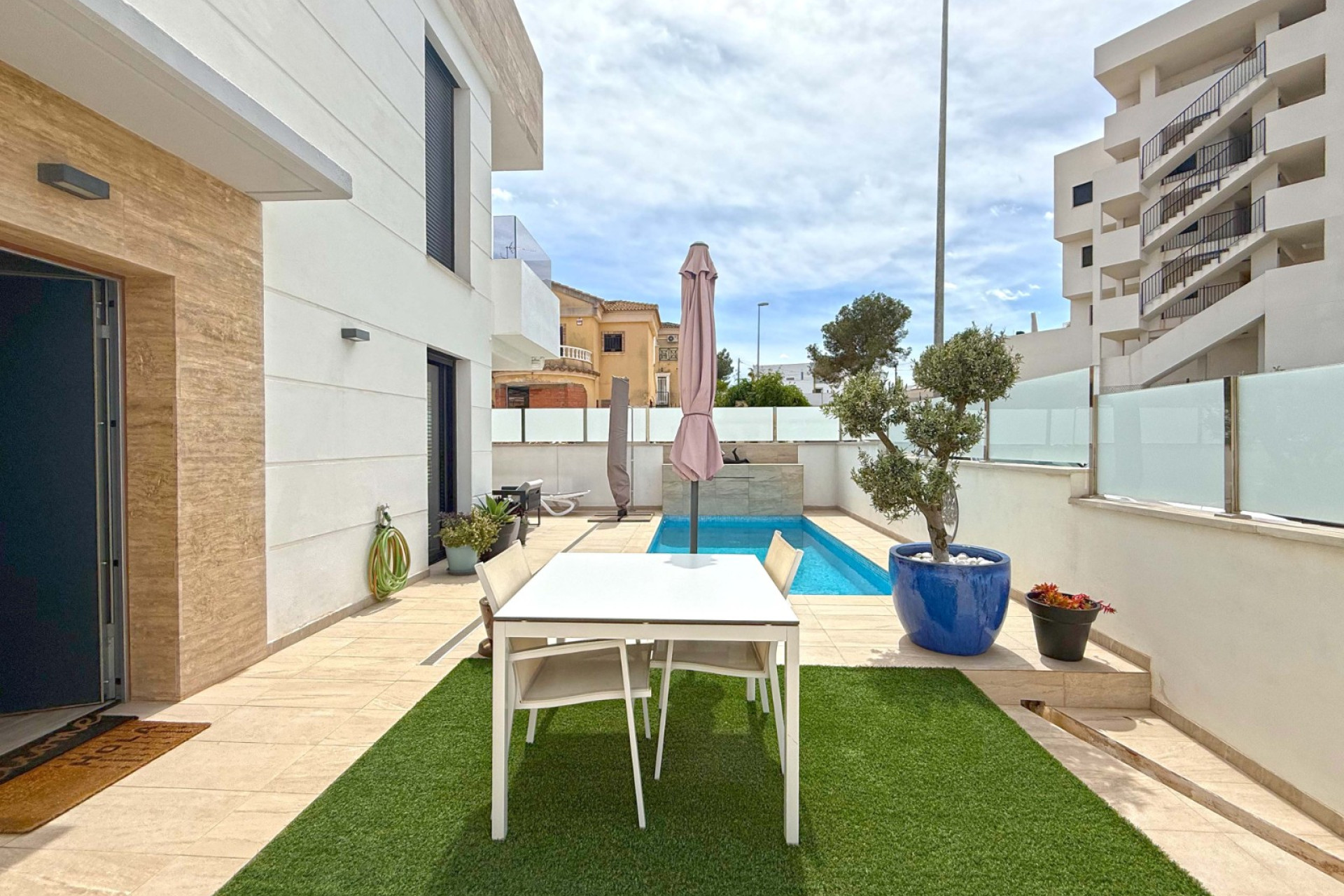 Odsprzedaż - Villa - Orihuela Costa - Villamartín