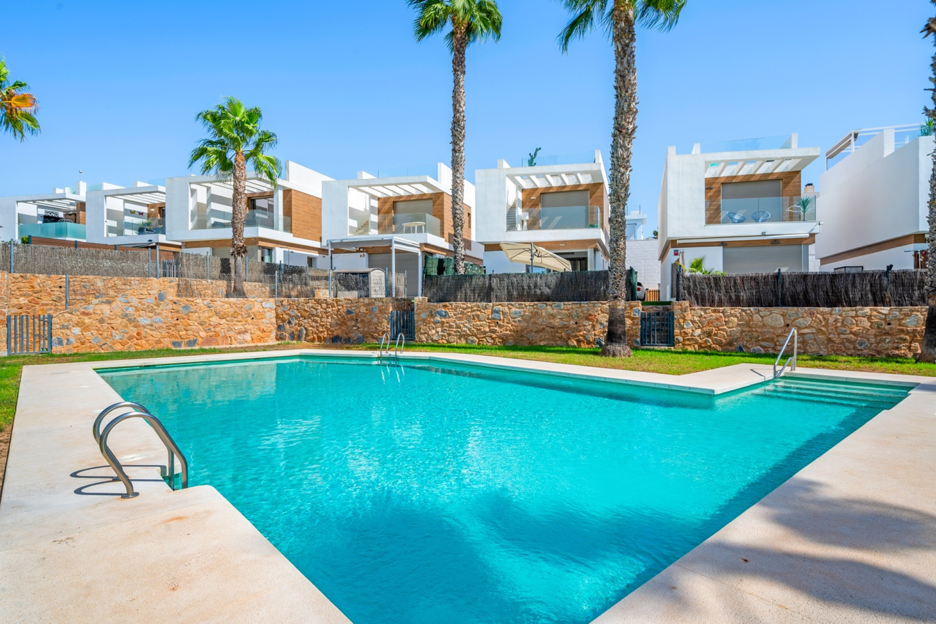 Odsprzedaż - Villa - Orihuela Costa - Villamartín