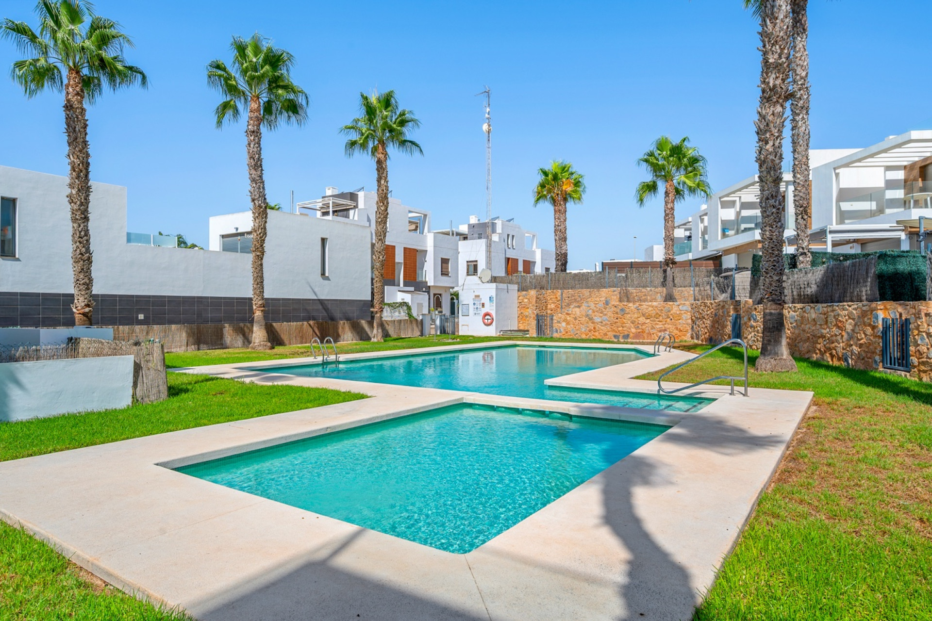 Odsprzedaż - Villa - Orihuela Costa - Villamartín