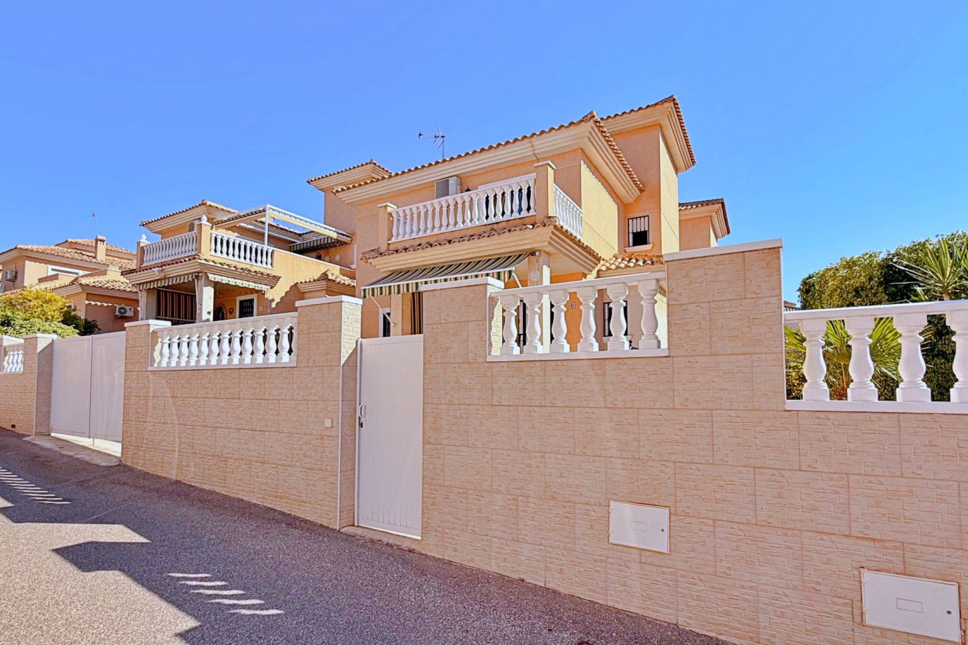 Odsprzedaż - Villa - Orihuela - Orihuela Costa