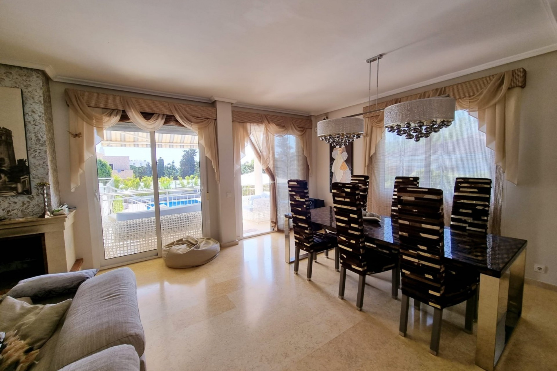 Odsprzedaż - Villa - Torrevieja - La Mata
